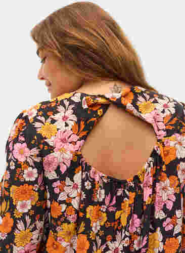 Blomstret viskose bluse med rygdetalje , Black Flower AOP, Model image number 2