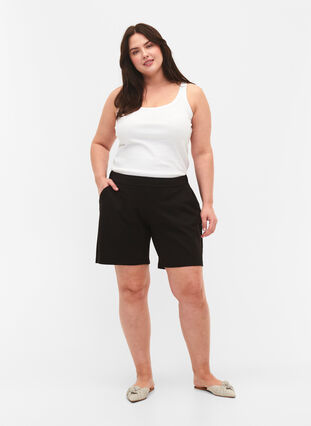 Maddison shorts med regular fit, Black, Model image number 3