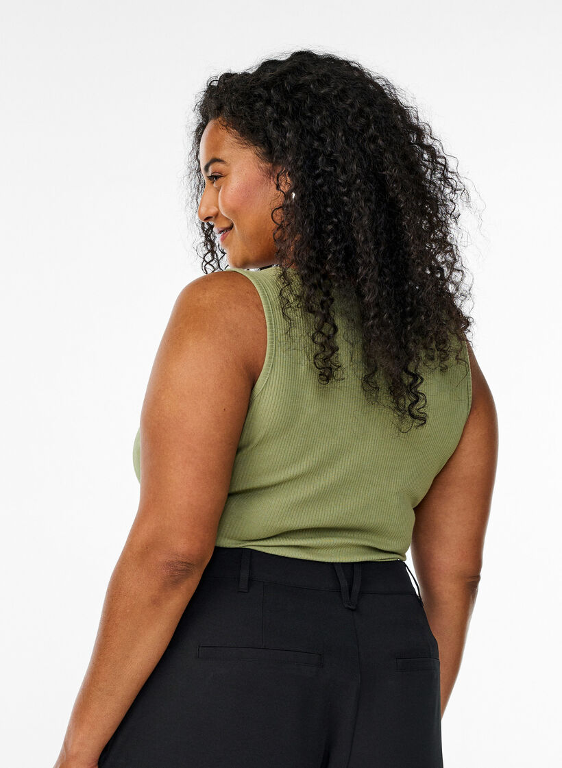 Tætsiddende tanktop med rhinsten, Grøn, Model image number 2