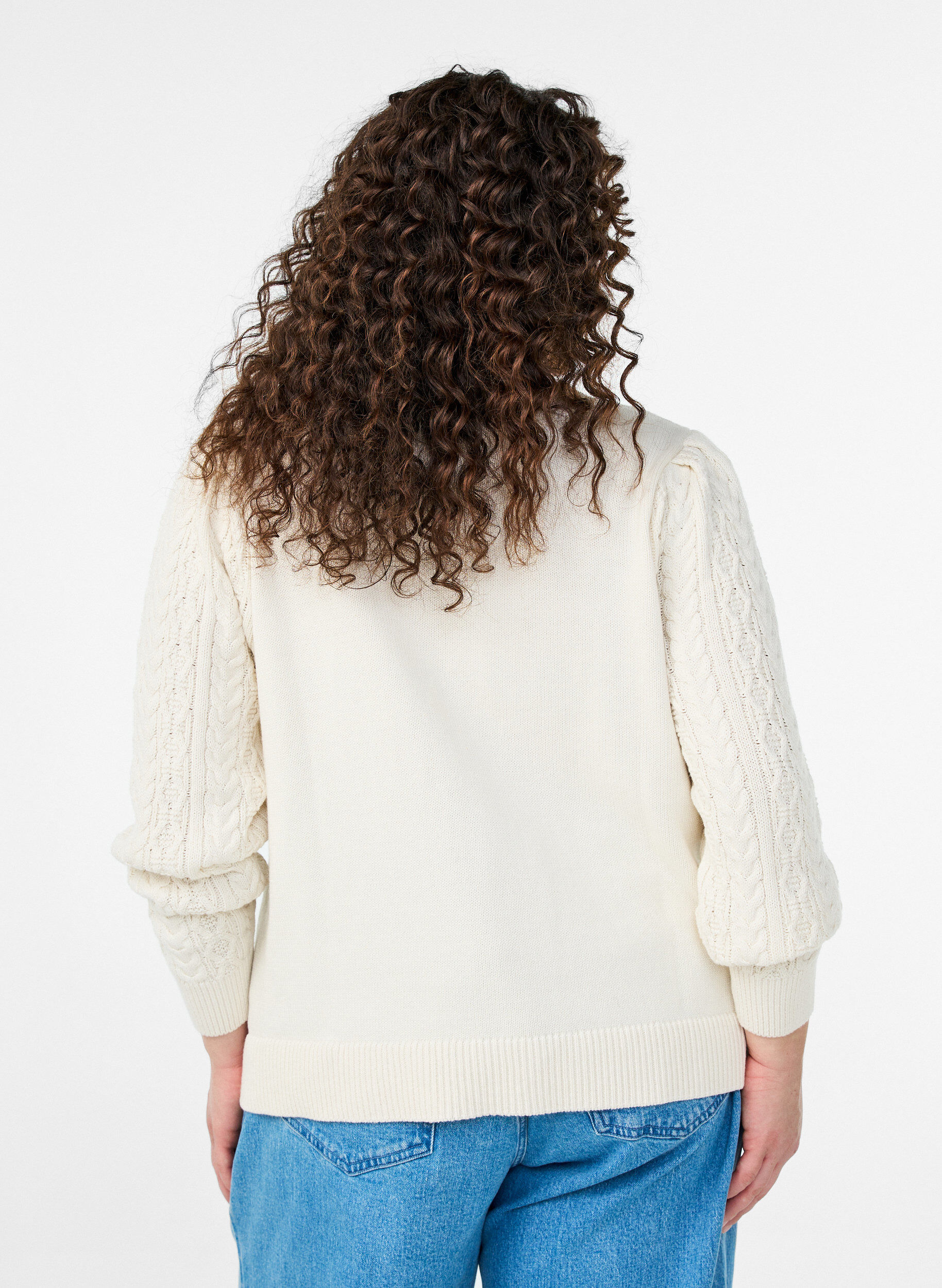 Zizzi Strikbluse med kabelm&oslash;nster og broderede blomster, Hvid, Model image number 2