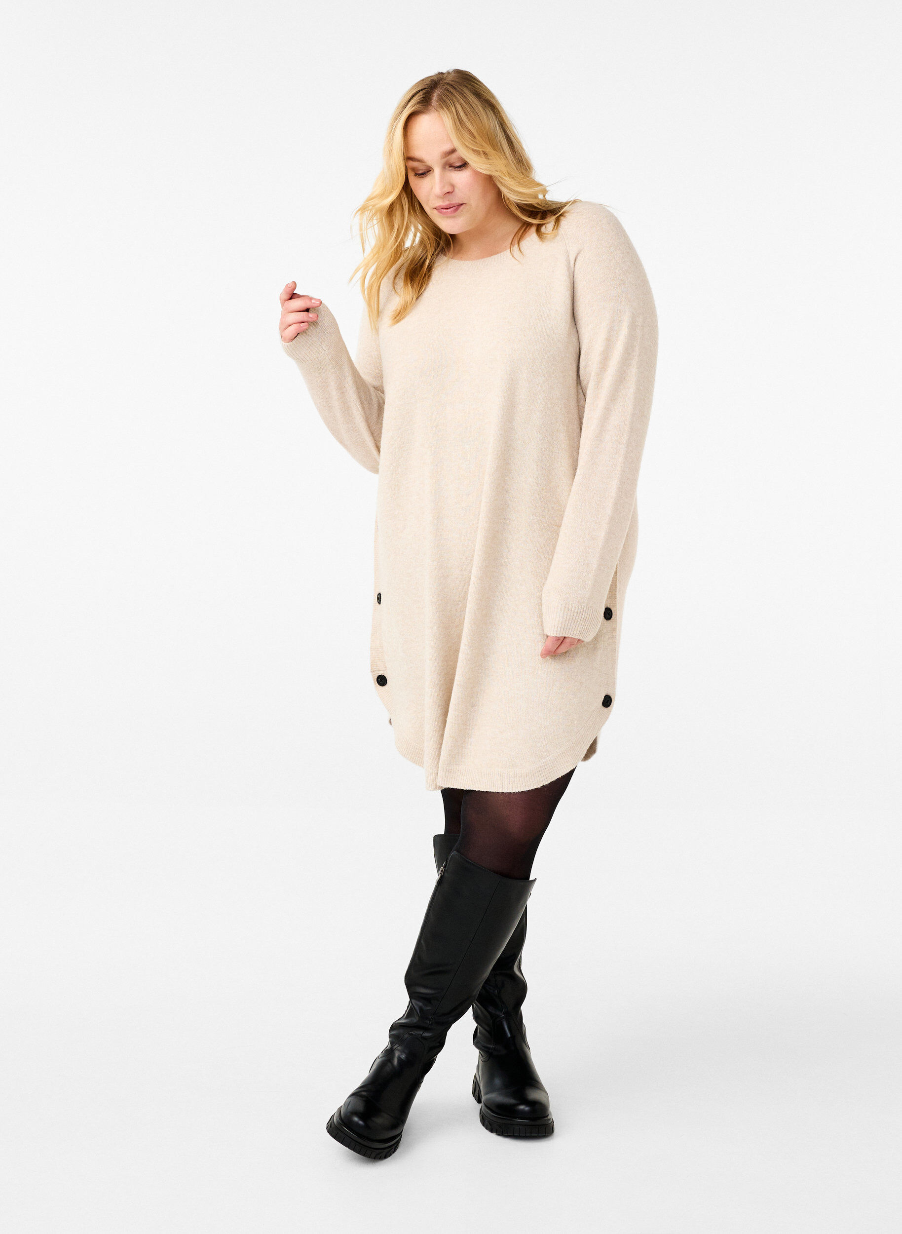 Zizzi Meleret strikkjole med knapper, Pumice Stone Mel., Model image number 2