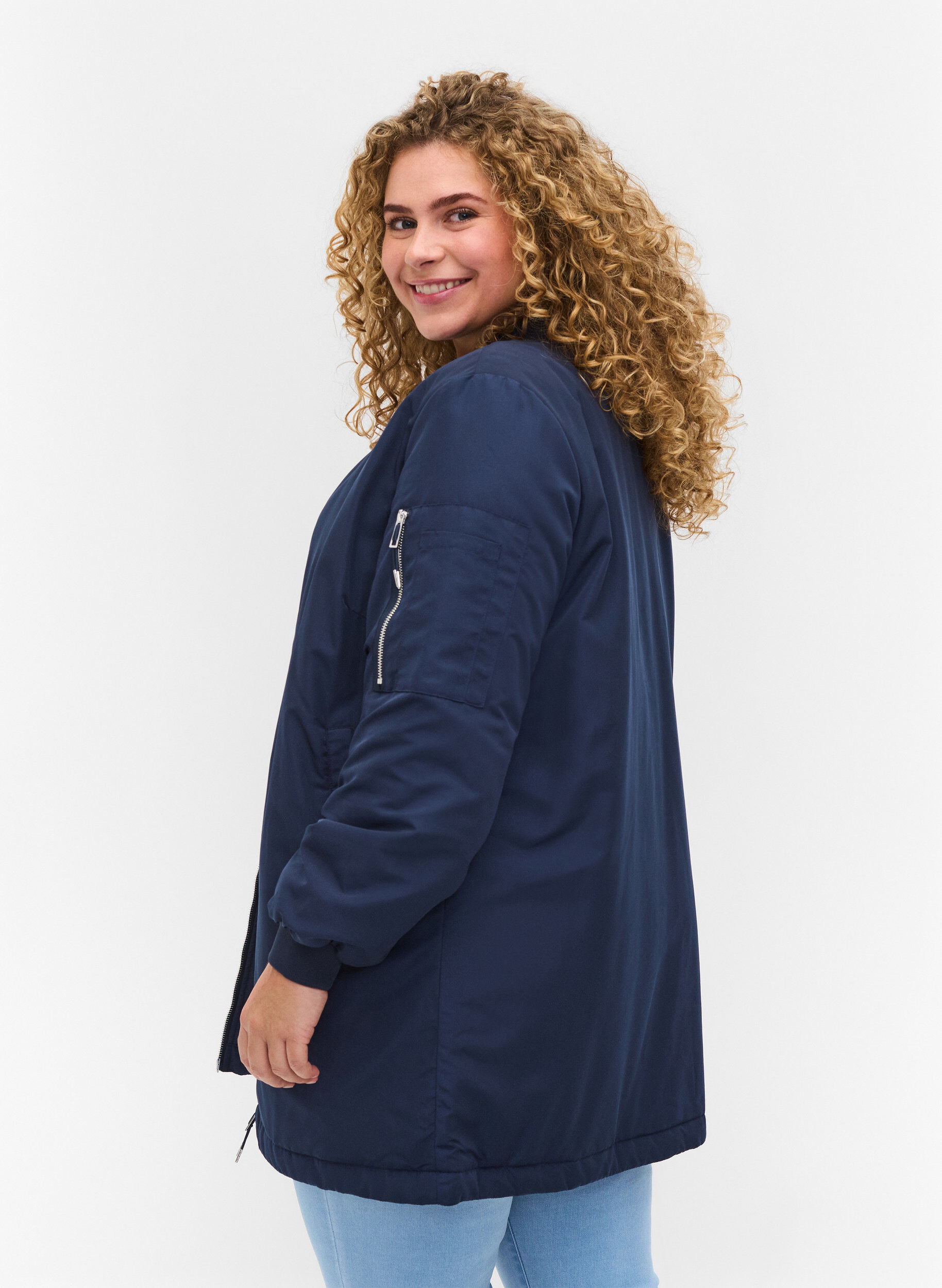Zizzi Lang bomberjakke med lommer, Navy Blazer, Model image number 1
