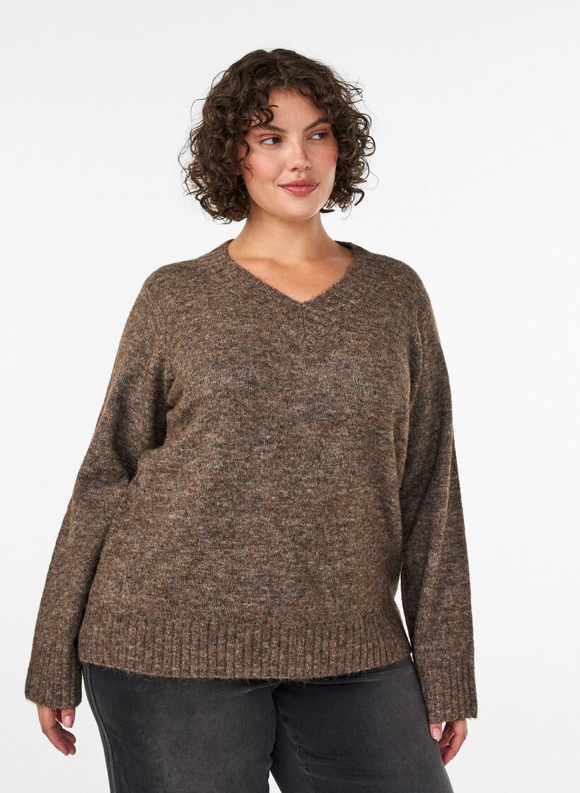 Striktr&oslash;je med V-hals, Brun, Model image number 0