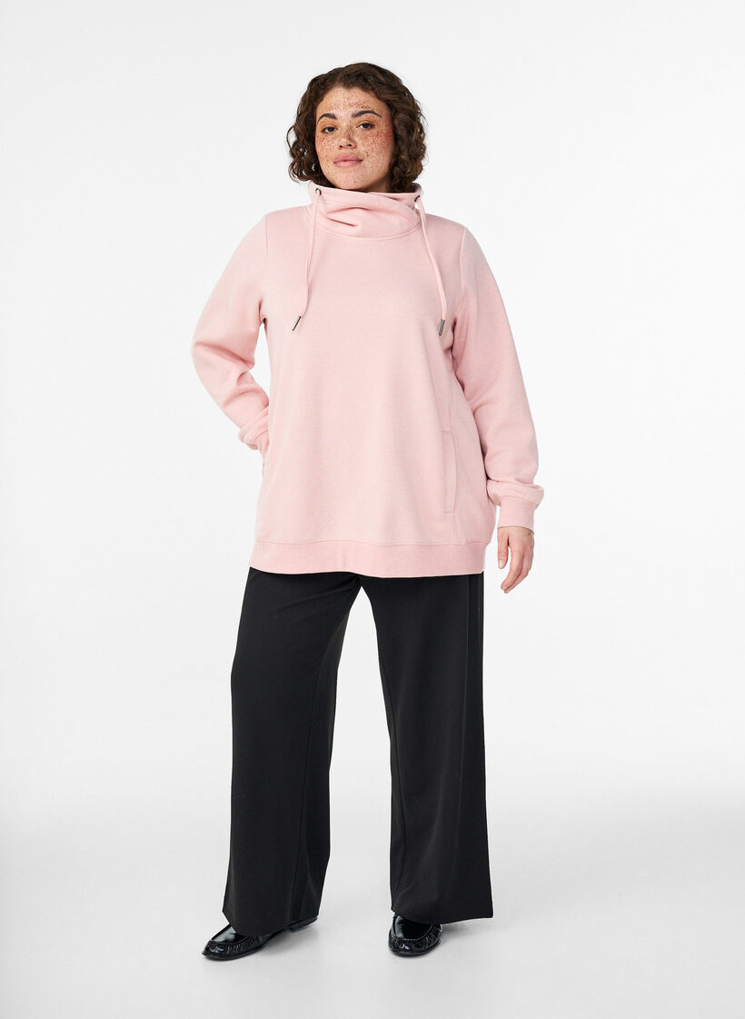 Sweatshirt med h&oslash;j krave og lommer, Lyser&oslash;d, Model image number 1