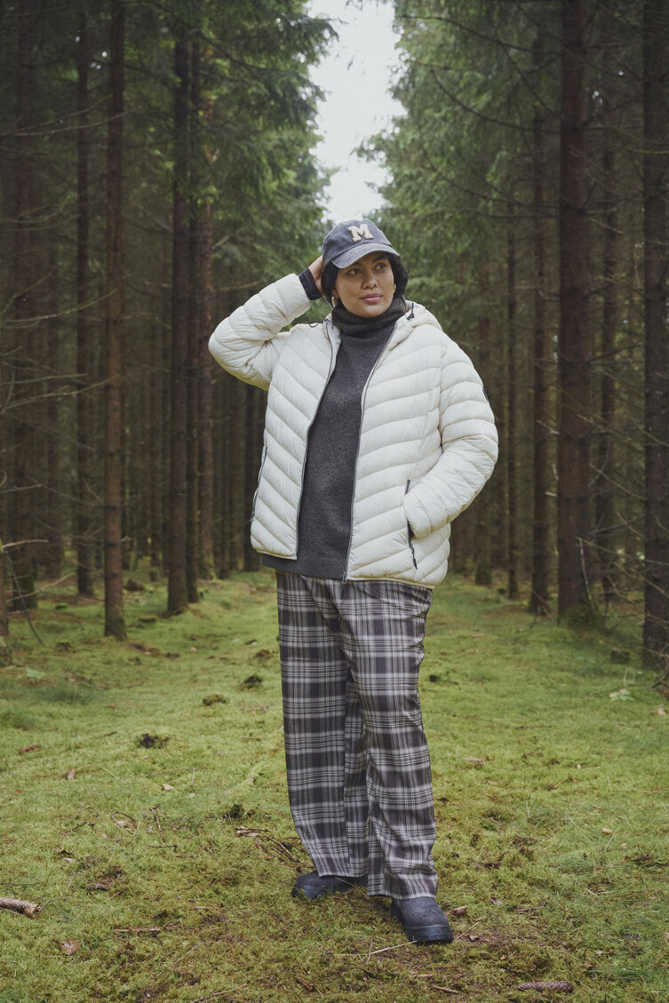 Afslappet skovstil i hvidetoner, , Model