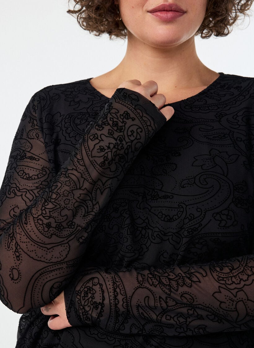 Meshbluse med paisleym&oslash;nster og skr&aring; kant, Sort, Model image number 3