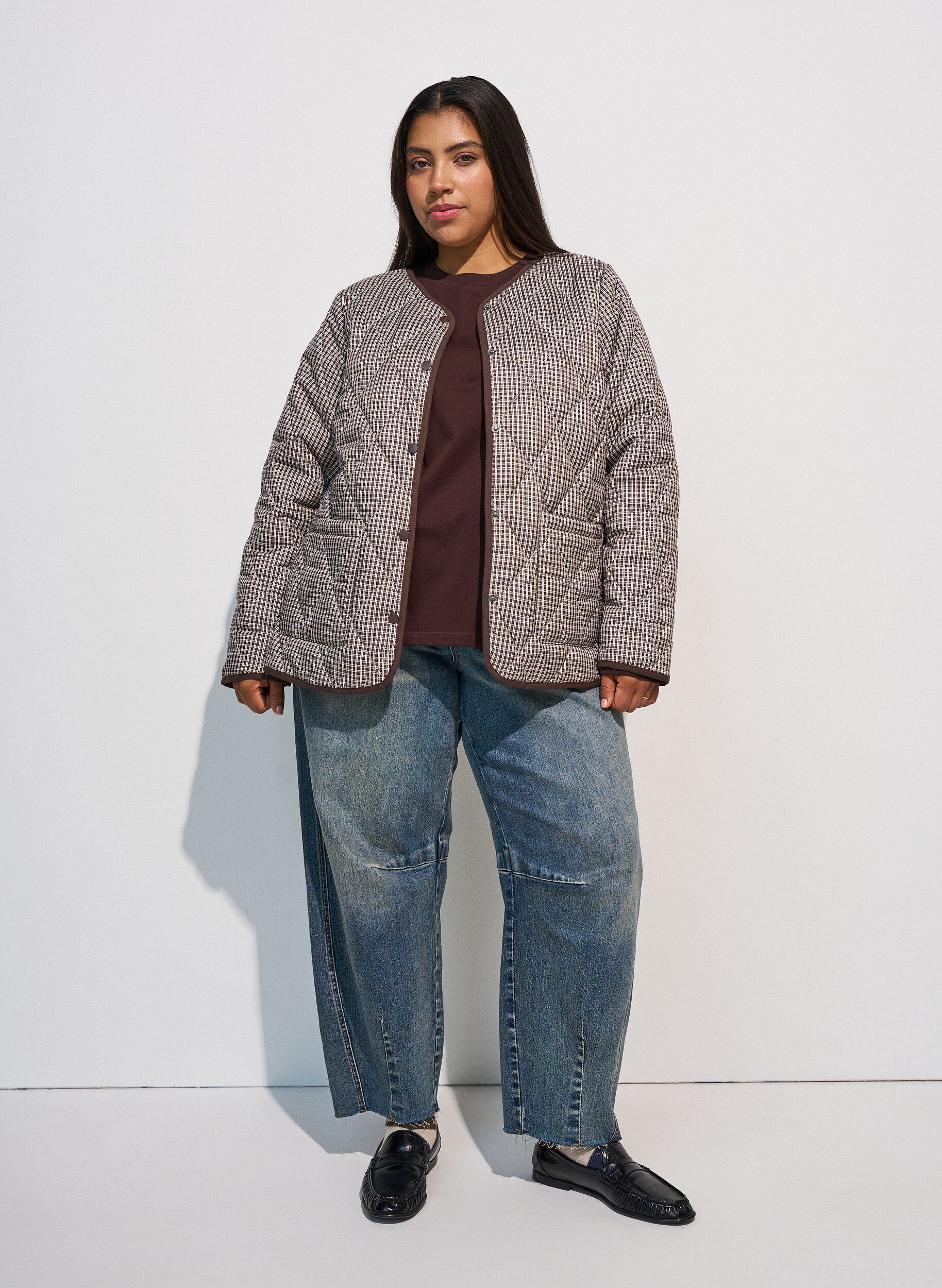 ZizziQuiltet jakke med sm&aring; tern og kontrastb&aring;nd, Brun, Model image number 1