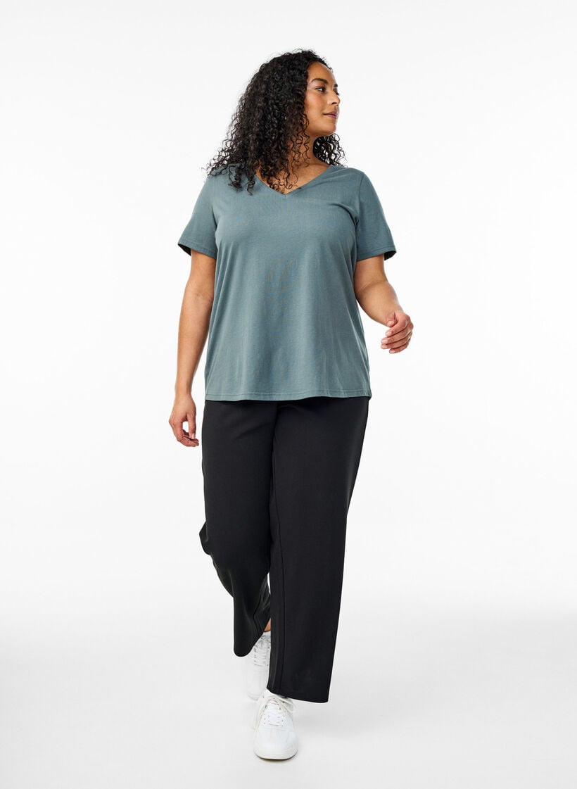 T-shirt med v-hals, Gr&oslash;n, Model image number 1