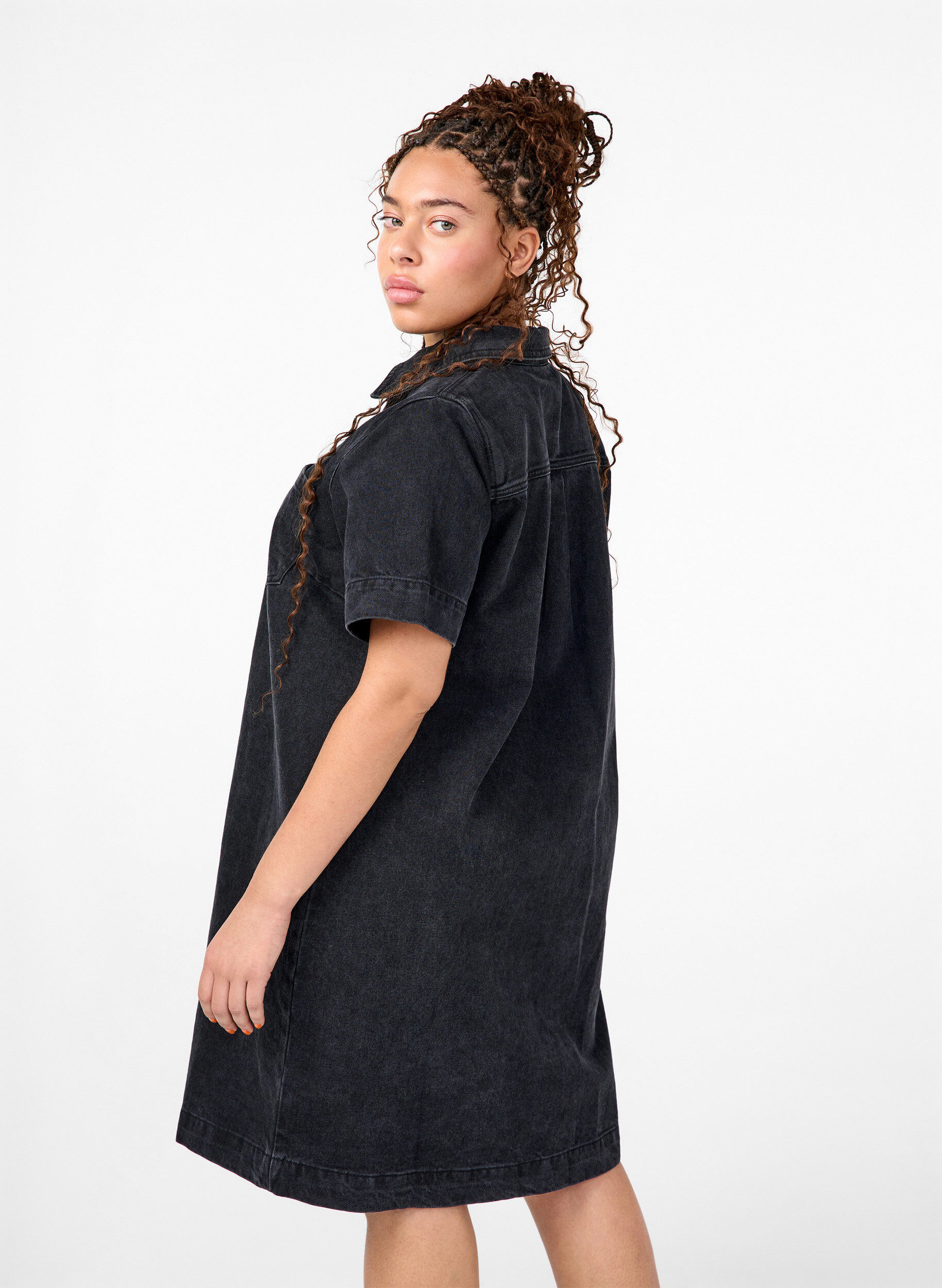 Zizzi Lang denimskjorte med korte &aelig;rmer, Grey Washed, Model image number 1