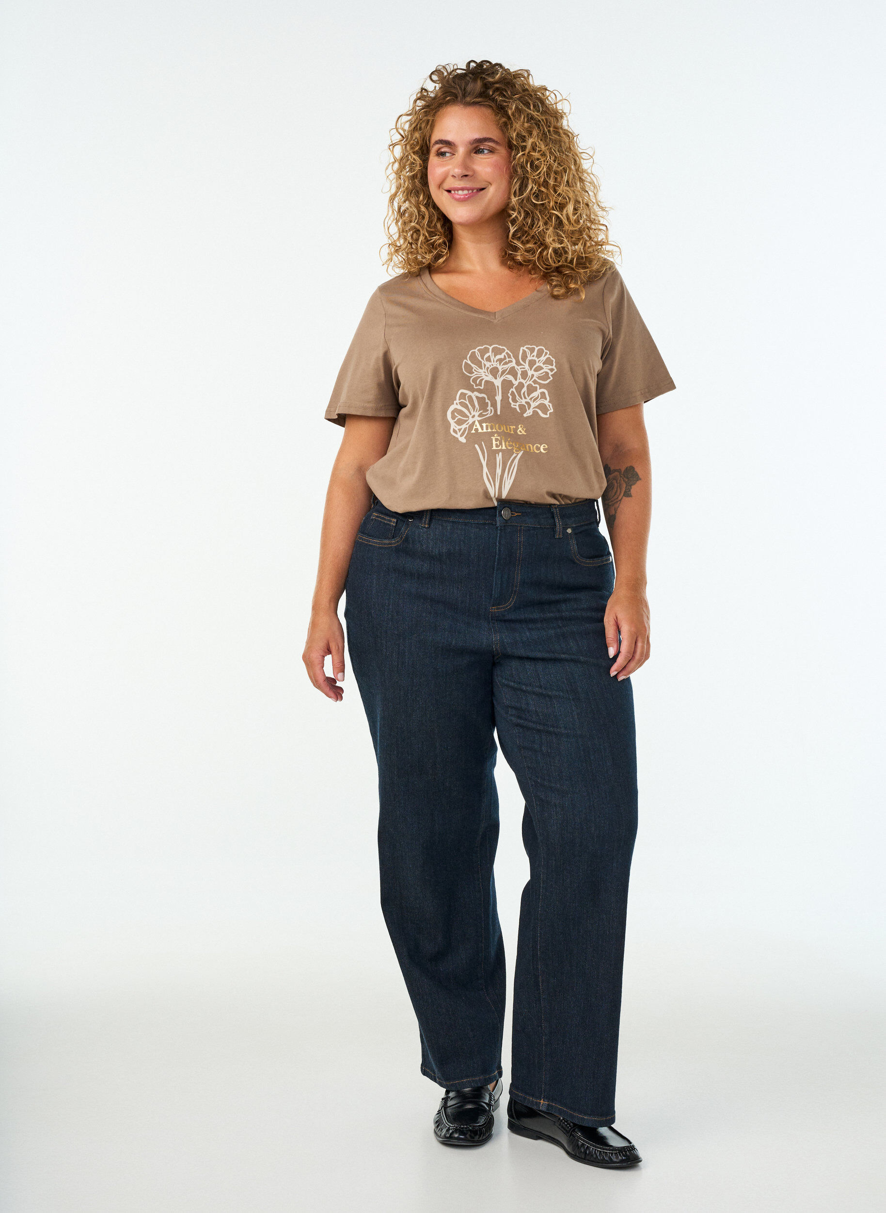 ZizziT-shirt i bomuld med frontprint og V-hals, Brun, Model image number 1