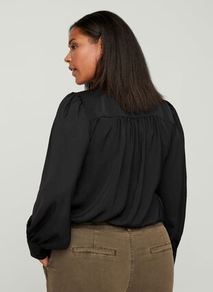 Skjorte med let pufærme og binde detalje, Black, Model image number 1