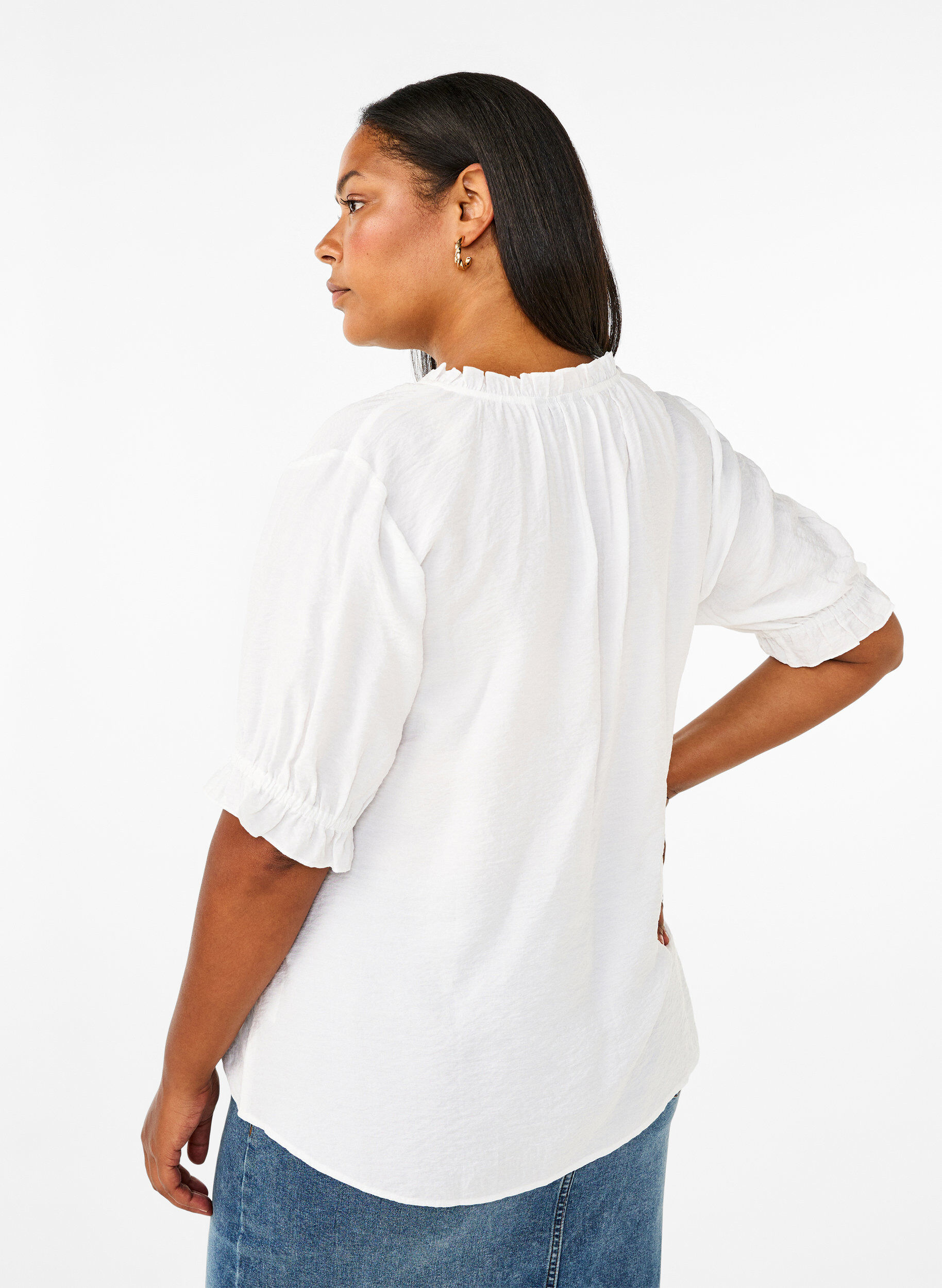 Zizzi Kort&aelig;rmet viskosebluse med fl&aelig;sedetaljer, Bright White, Model image number 1
