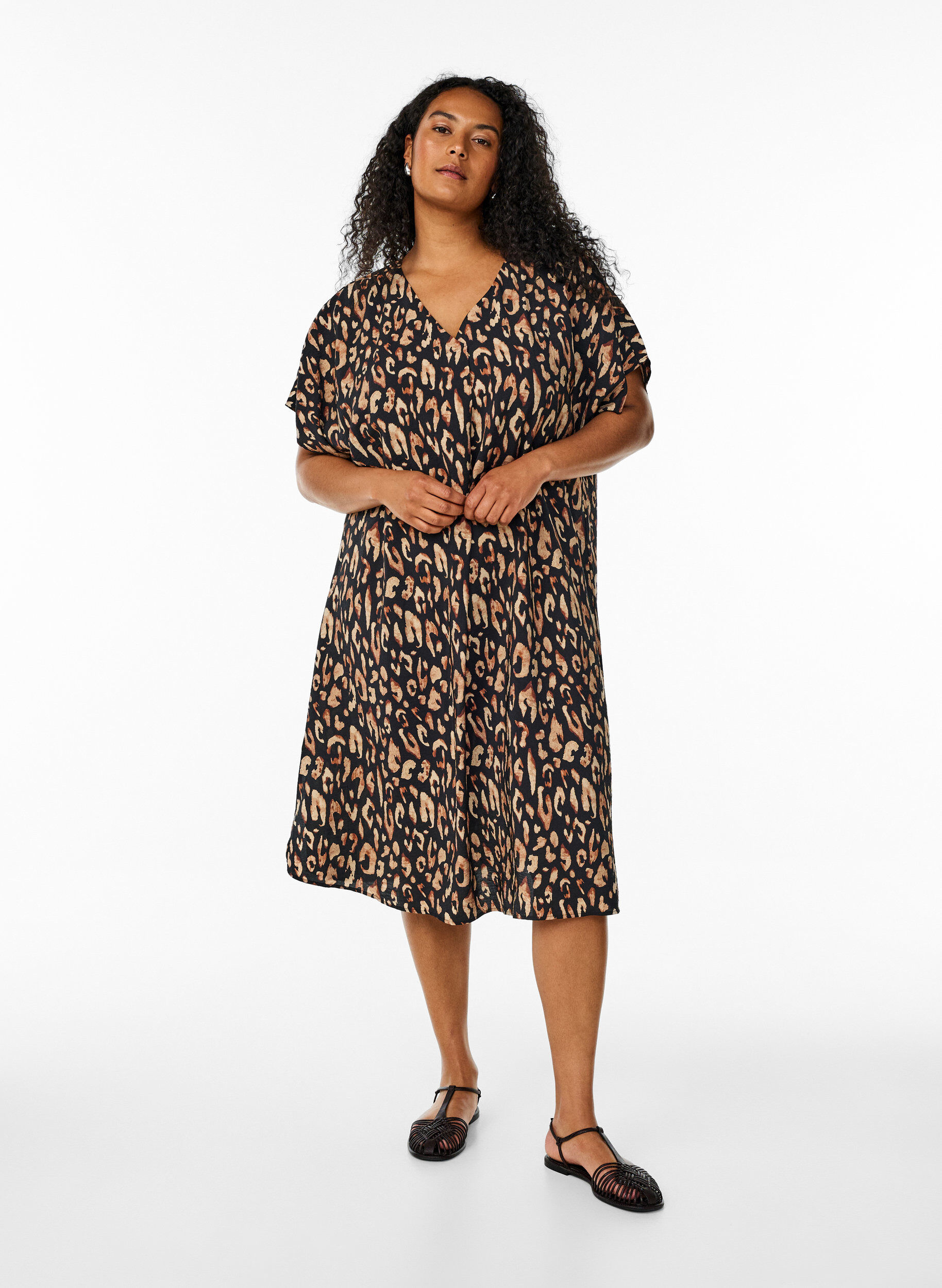 ZizziV-hals kjole i viskose, Sort, Model image number 1