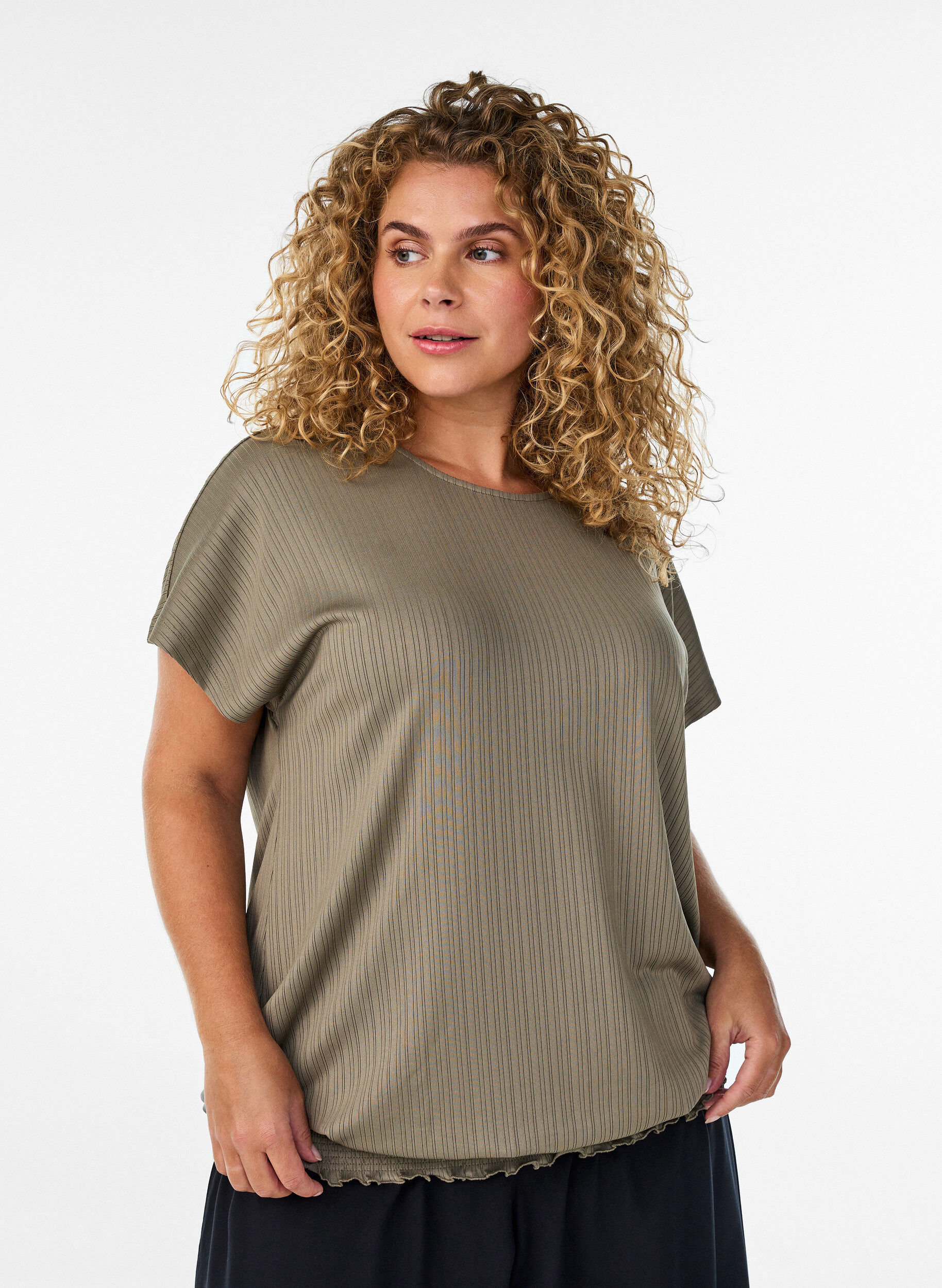 Jerseybluse med strukturstriber og smockkant, Brun, Model