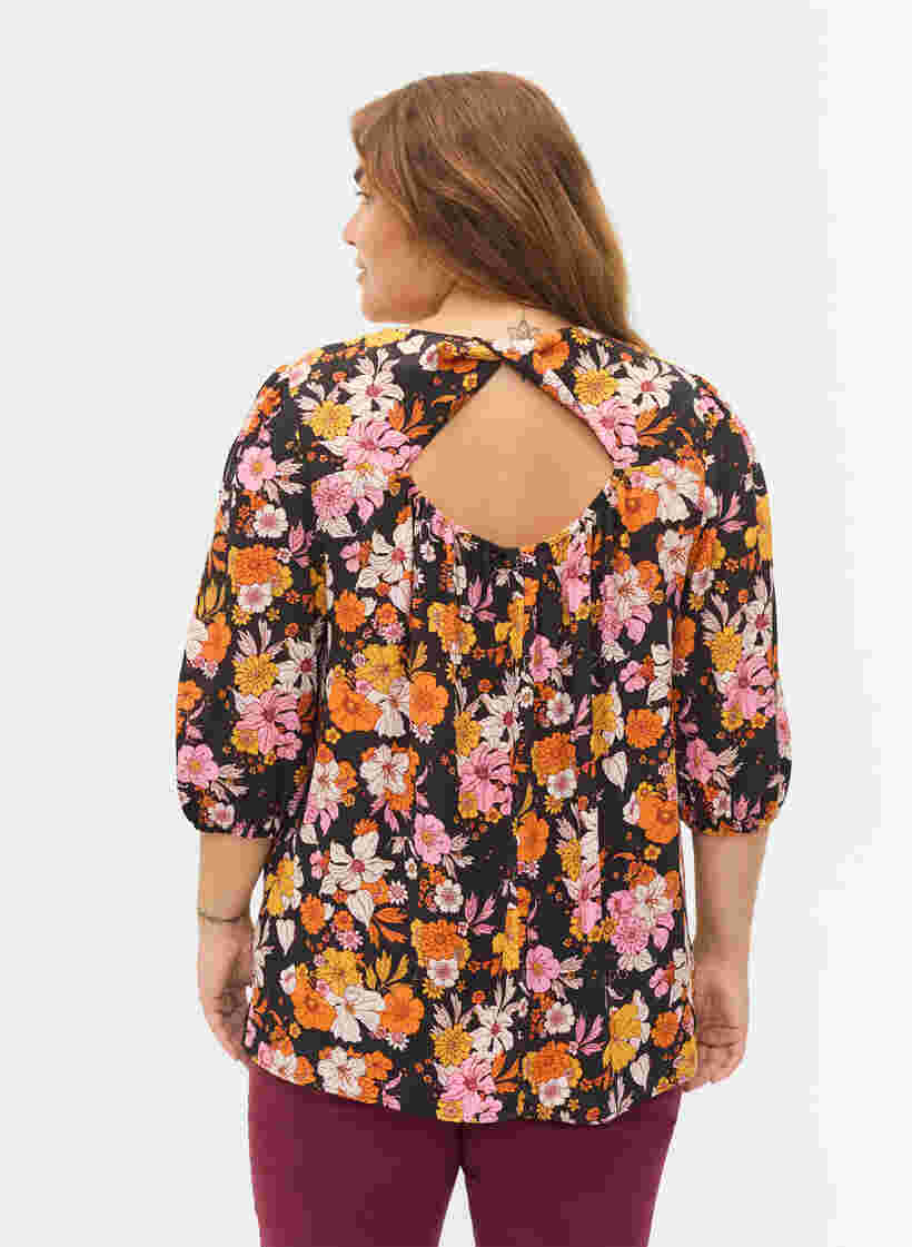 Blomstret viskose bluse med rygdetalje , Black Flower AOP, Model image number 1