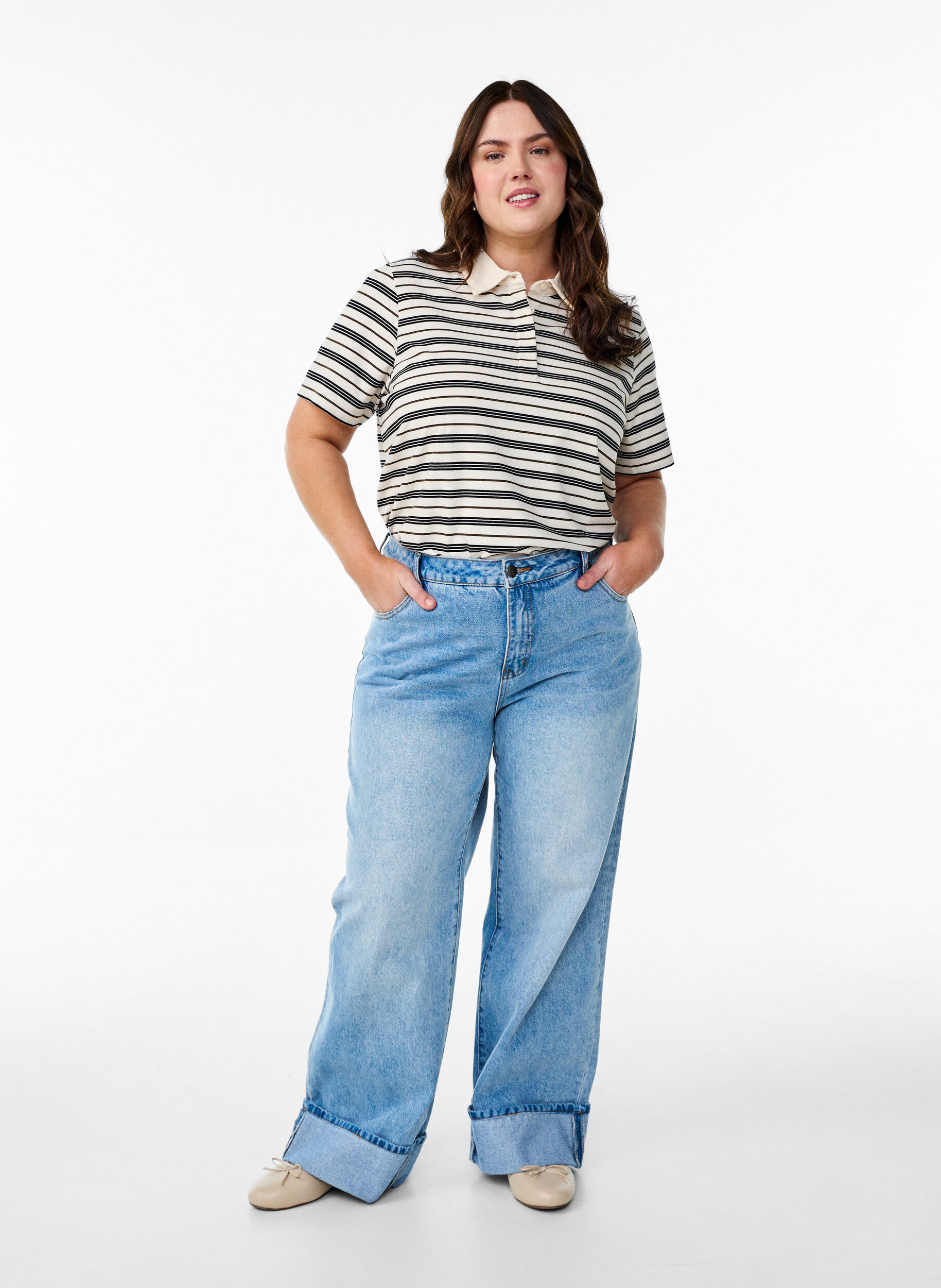 Zizzi Stribet poloshirt med korte &aelig;rmer, Hvid, Model image number 1