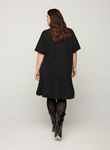 Kortærmet kjole med struktur og a-form , Black, Model image number 1