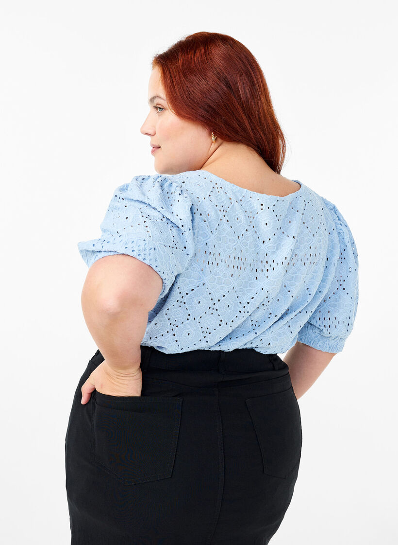 Kortærmet bluse med hulmønster, Cashmere Blue, Model image number 1