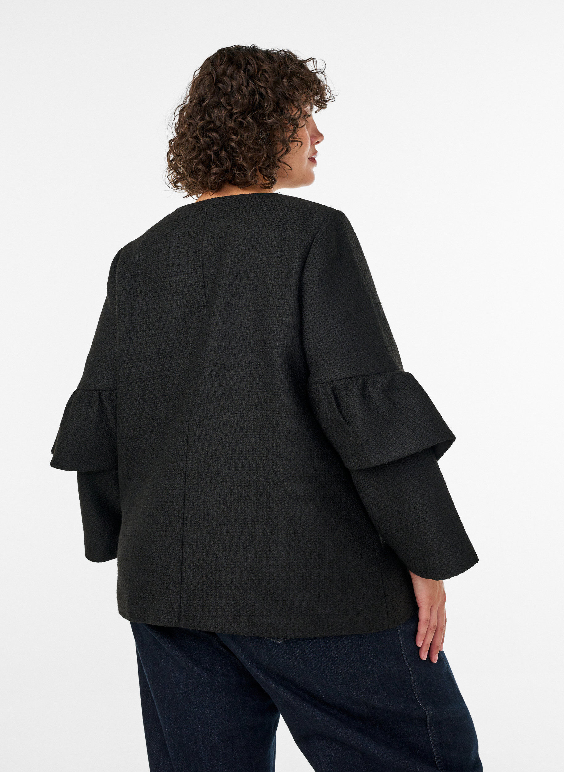 ZizziBoucl&eacute;jakke med fl&aelig;sedetaljer, Sort, Model image number 2