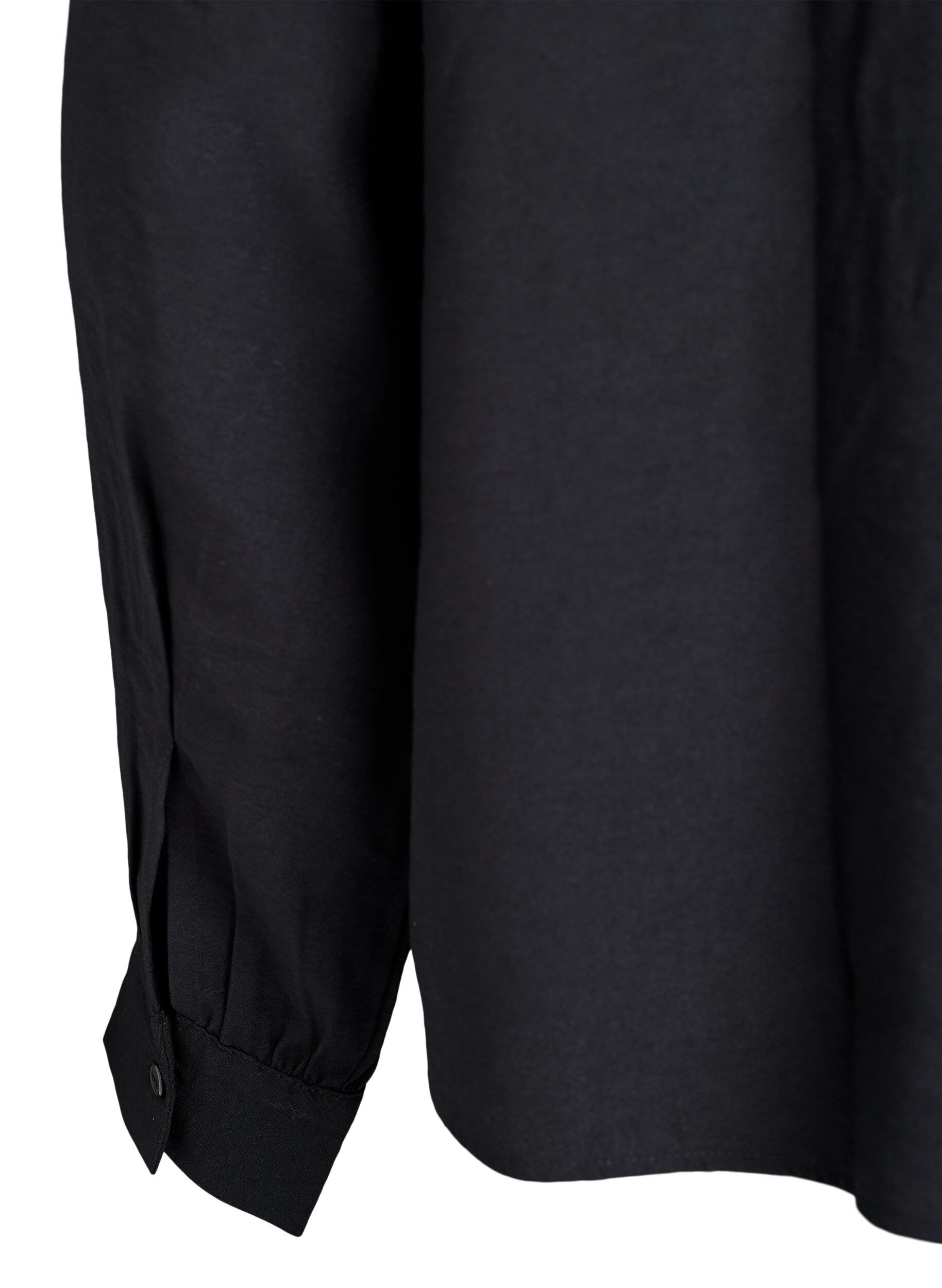 Zizzi Skjortebluse med knapdetalje bagp&aring;, Sort, Packshot image number 3