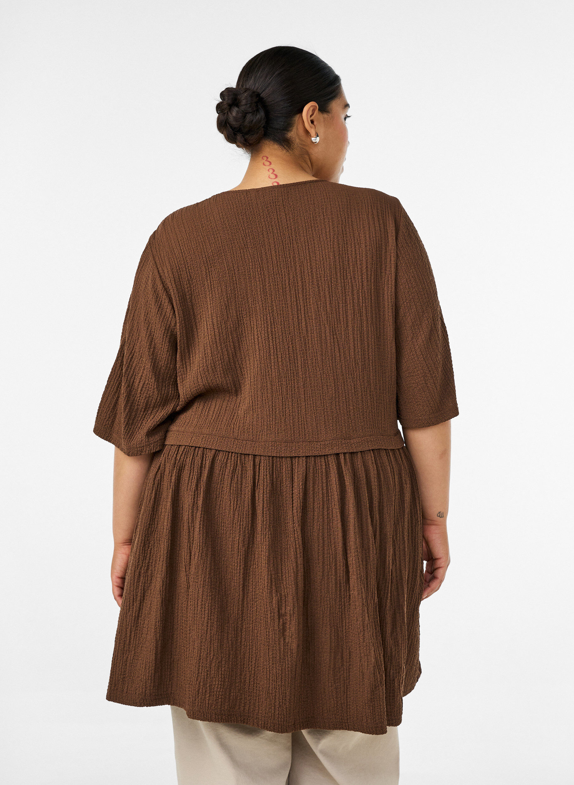 ZizziTunika med kr&oslash;llet struktur og 1/2 &aelig;rmer, Brun, Model image number 2
