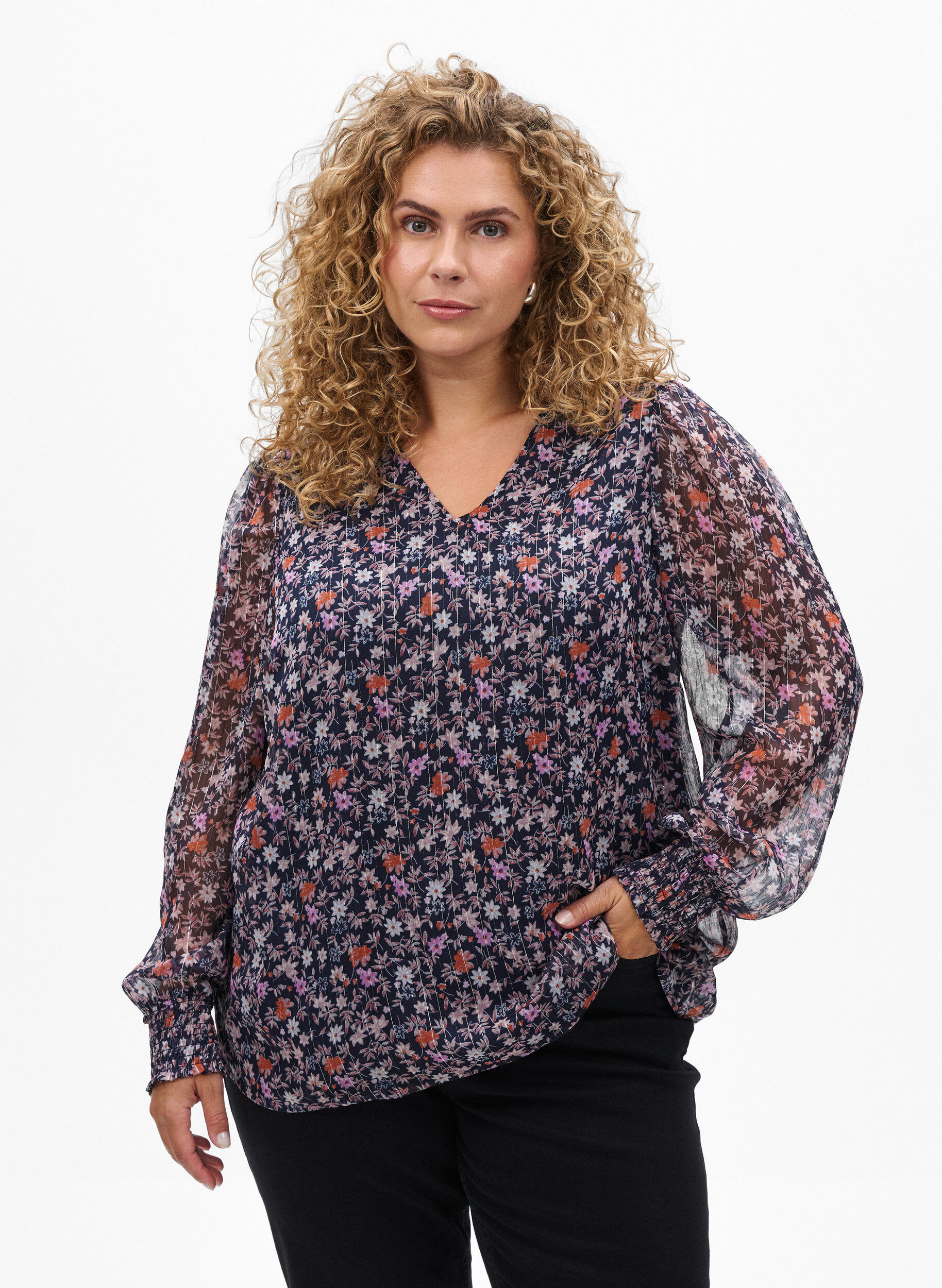 Bluse med blomsterprint og glittertr&aring;d, Bl&aring;, Model
