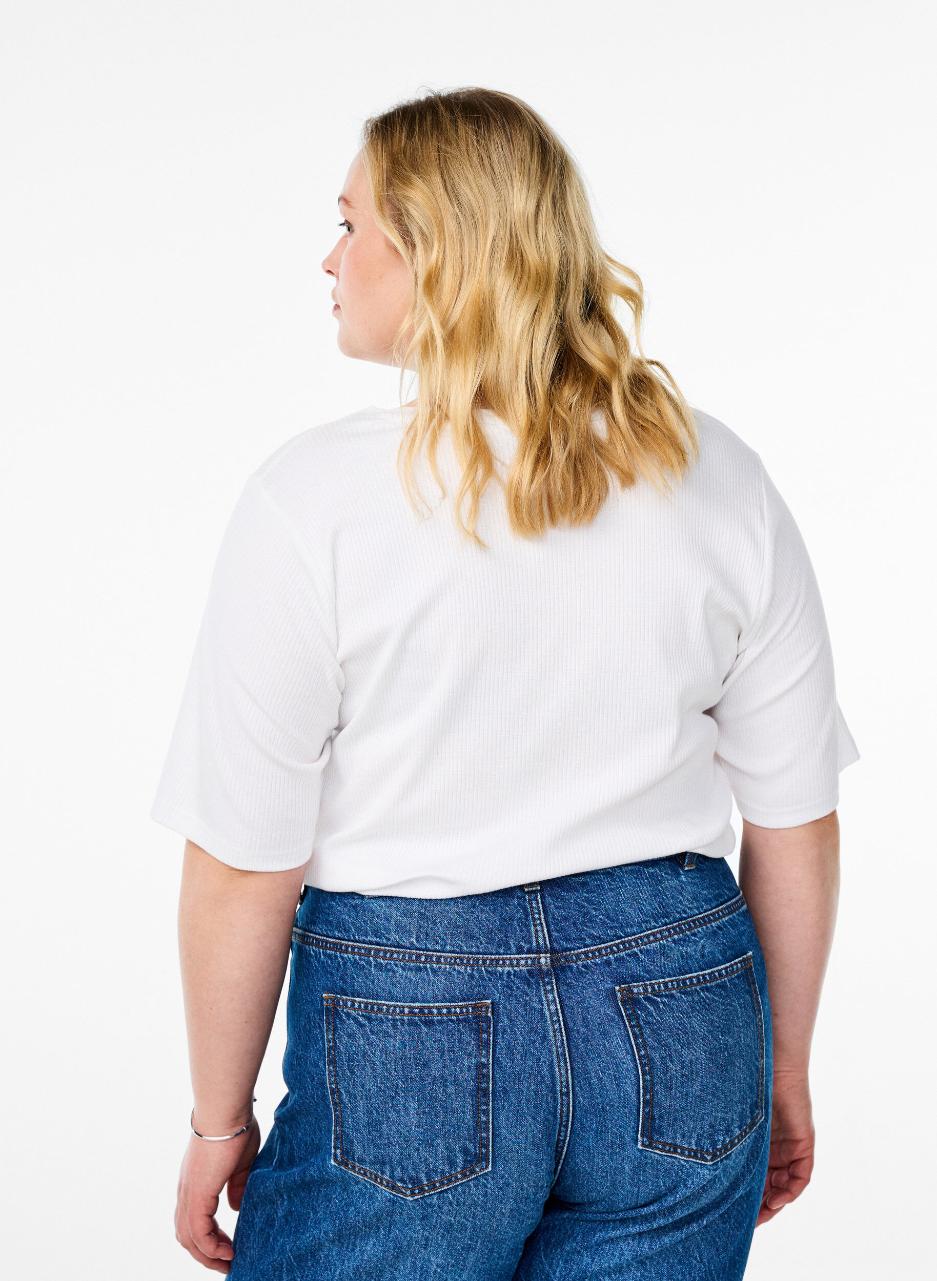 Zizzi Ribbet jerseybluse med korte &aelig;rmer, Hvid, Model image number 2