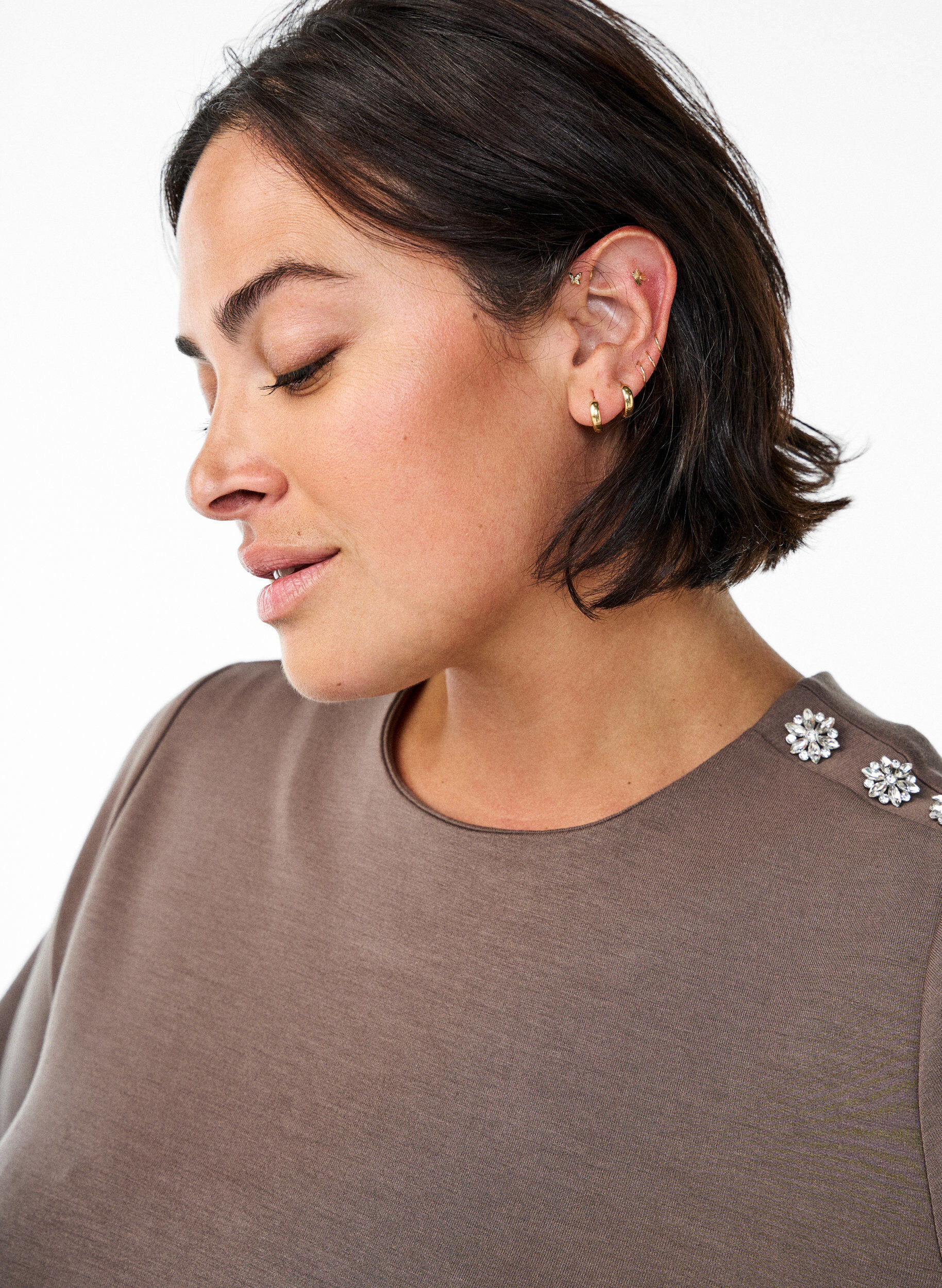 Zizzi Kort&aelig;rmet bluse med knapdetalje, Brun, Model image number 3