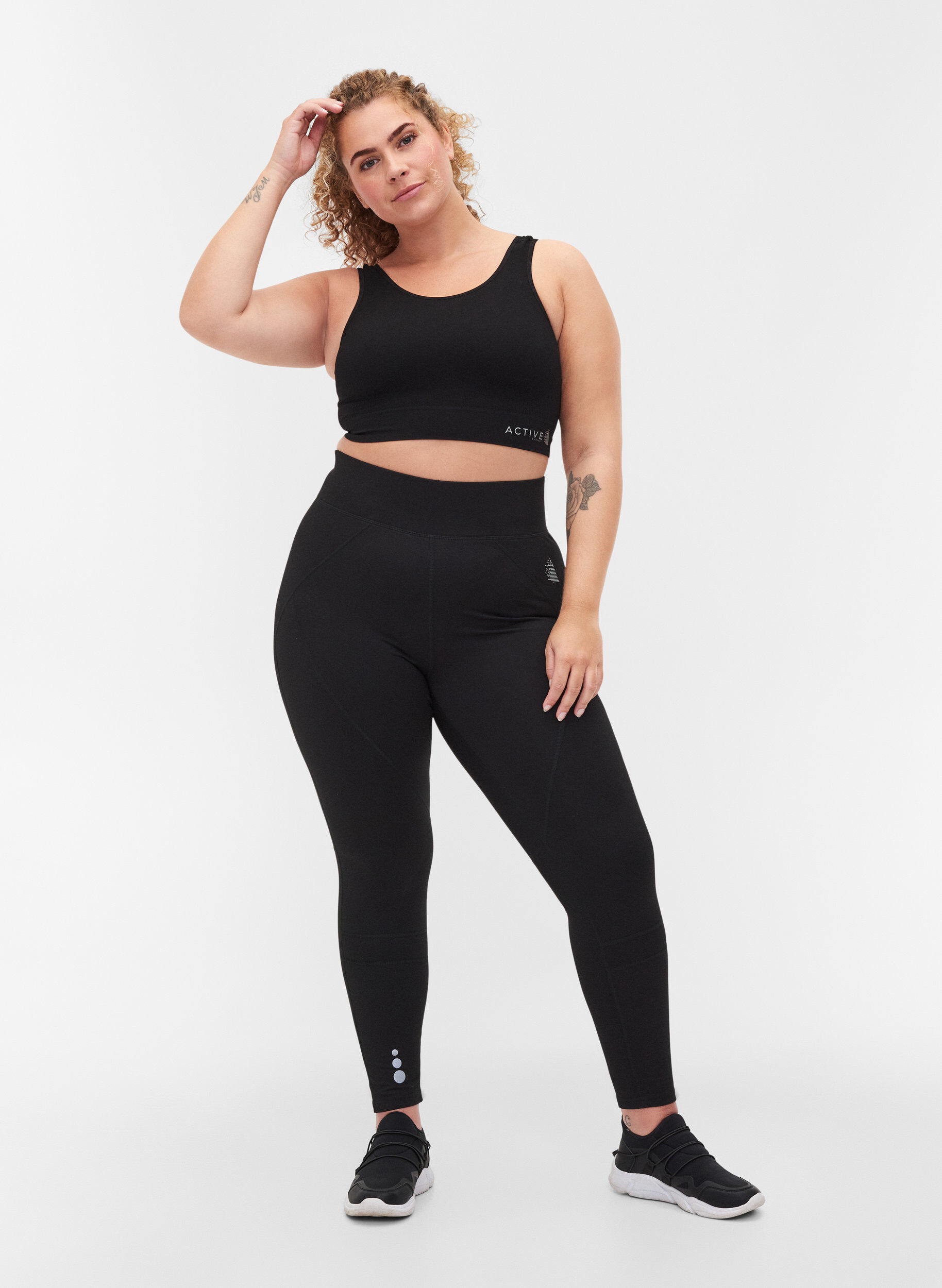 Zizzi Ensfarvet sports bh med krydset ryg, Black, Model image number 3