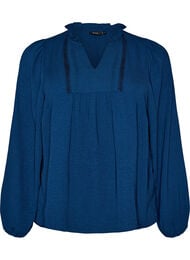 Bluse med V-udsk&aelig;ring og crochetb&aring;nd, Bl&aring;
