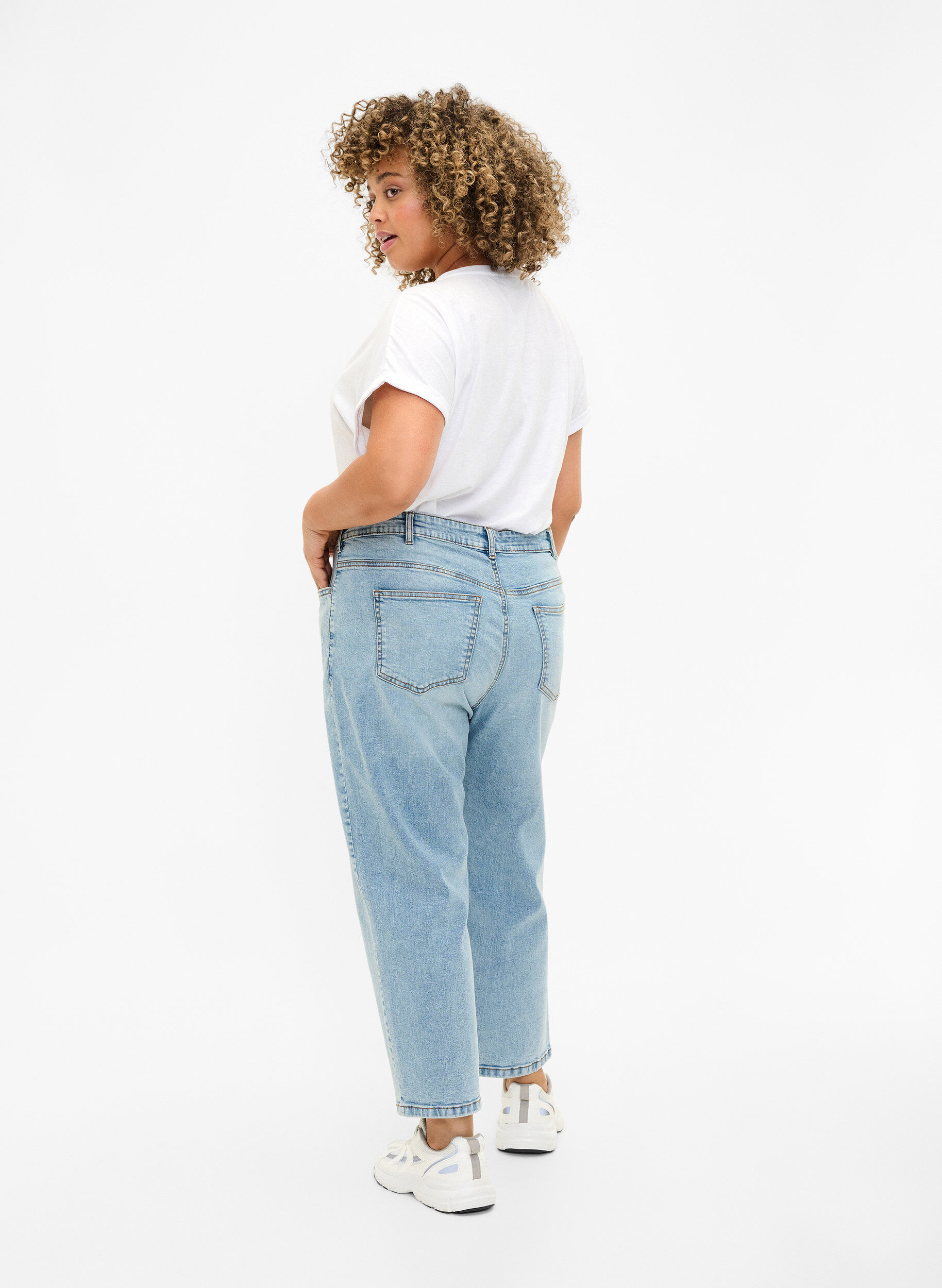 Zizzi Cropped Vera jeans med sliddetaljer, Blue Denim, Model image number 1