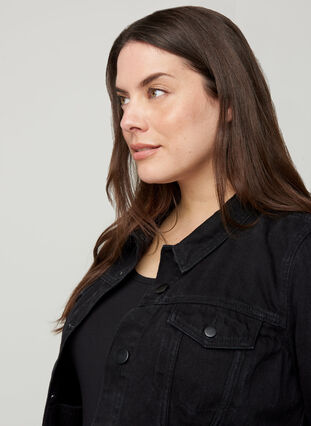 Kort denim jakke med rå kanter, Black, Model image number 2