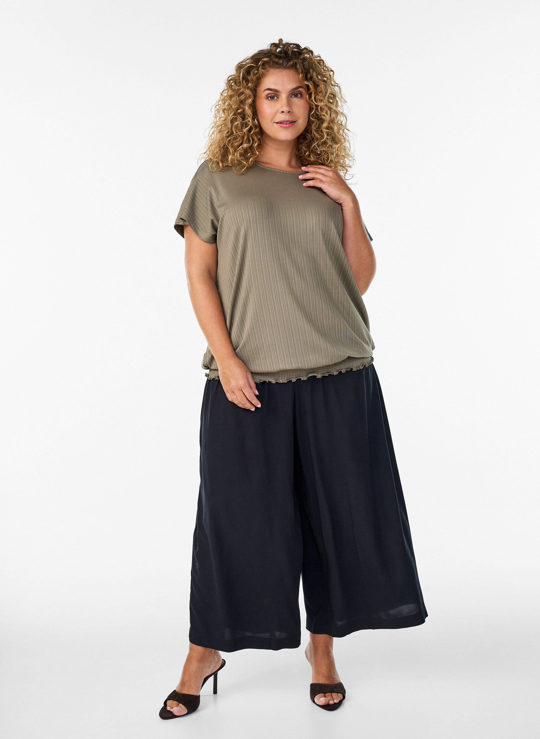 ZizziJerseybluse med strukturstriber og smockkant, Brun, Model image number 1