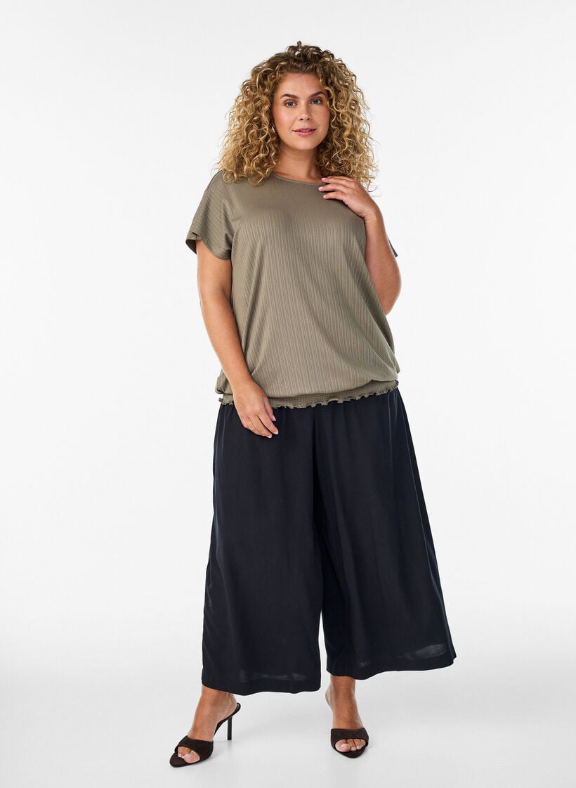 Jerseybluse med strukturstriber og smockkant, Brun, Model image number 1