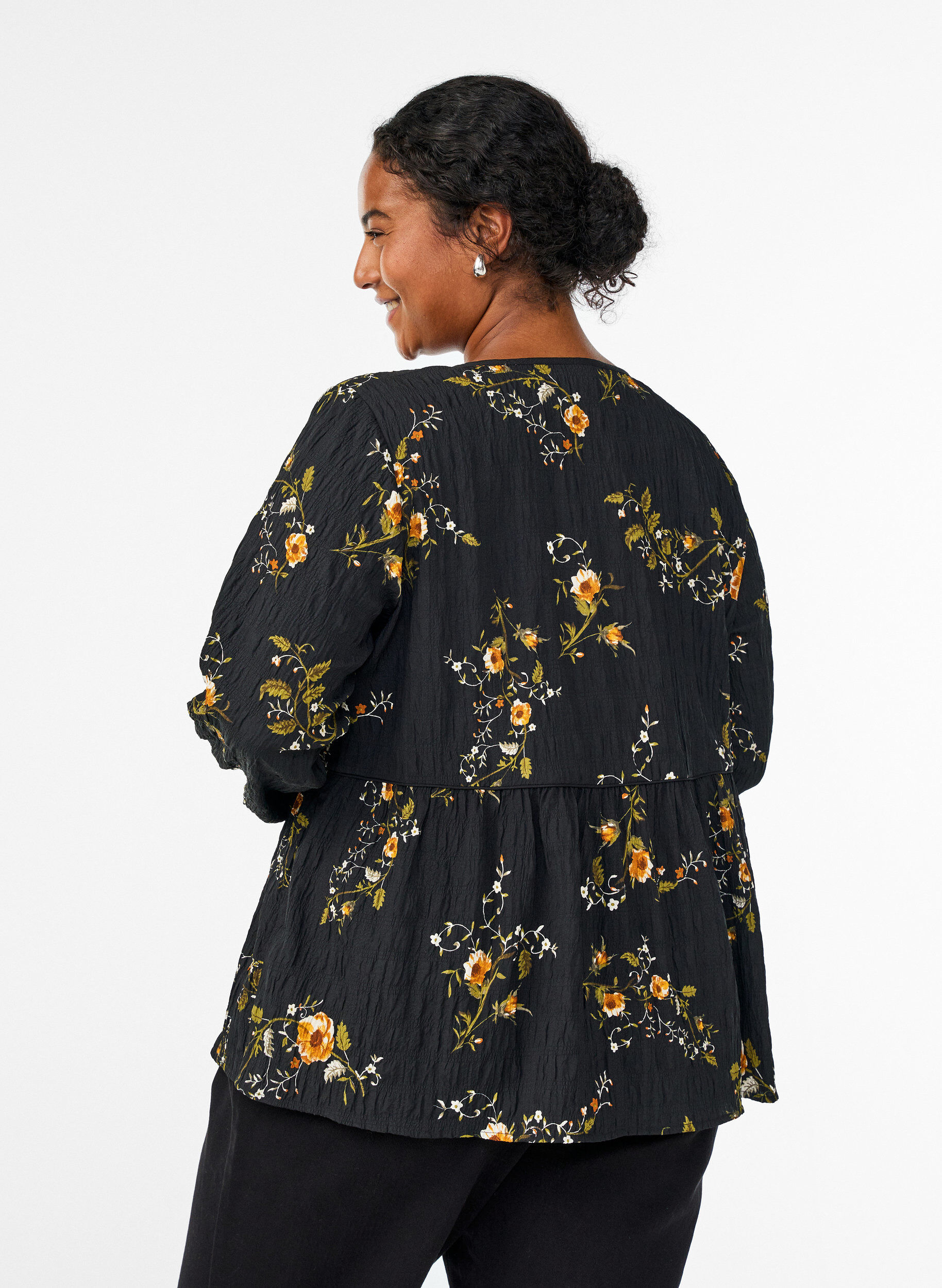 Zizzi Lang&aelig;rmet bluse med blomsterprint, Sort, Model image number 2