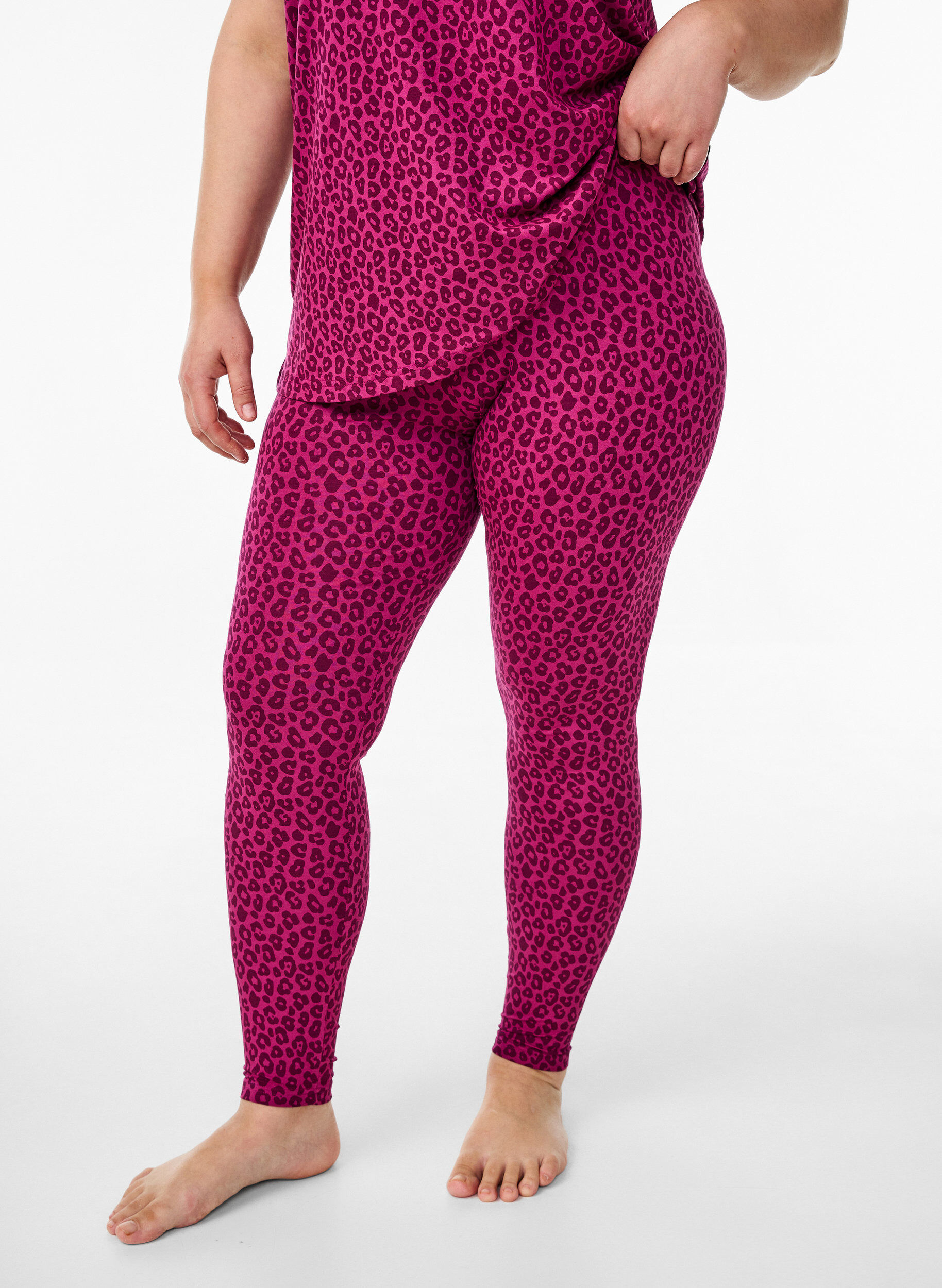 Zizzi Ankellange leggings i viskose, Lyser&oslash;d, Model image number 2