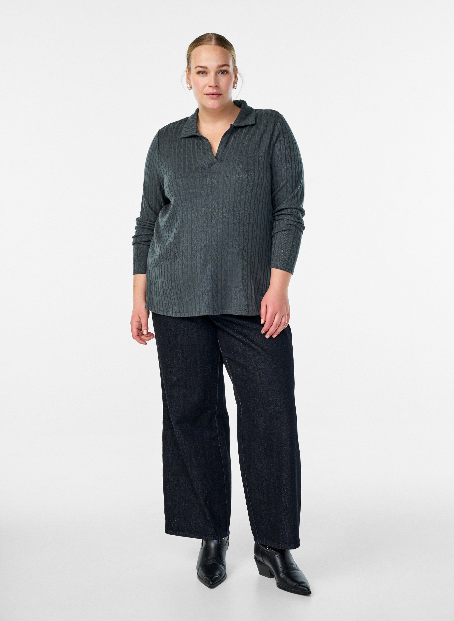 Zizzi Jerseybluse med krave og kabelm&oslash;nster, Gr&oslash;n, Model image number 1