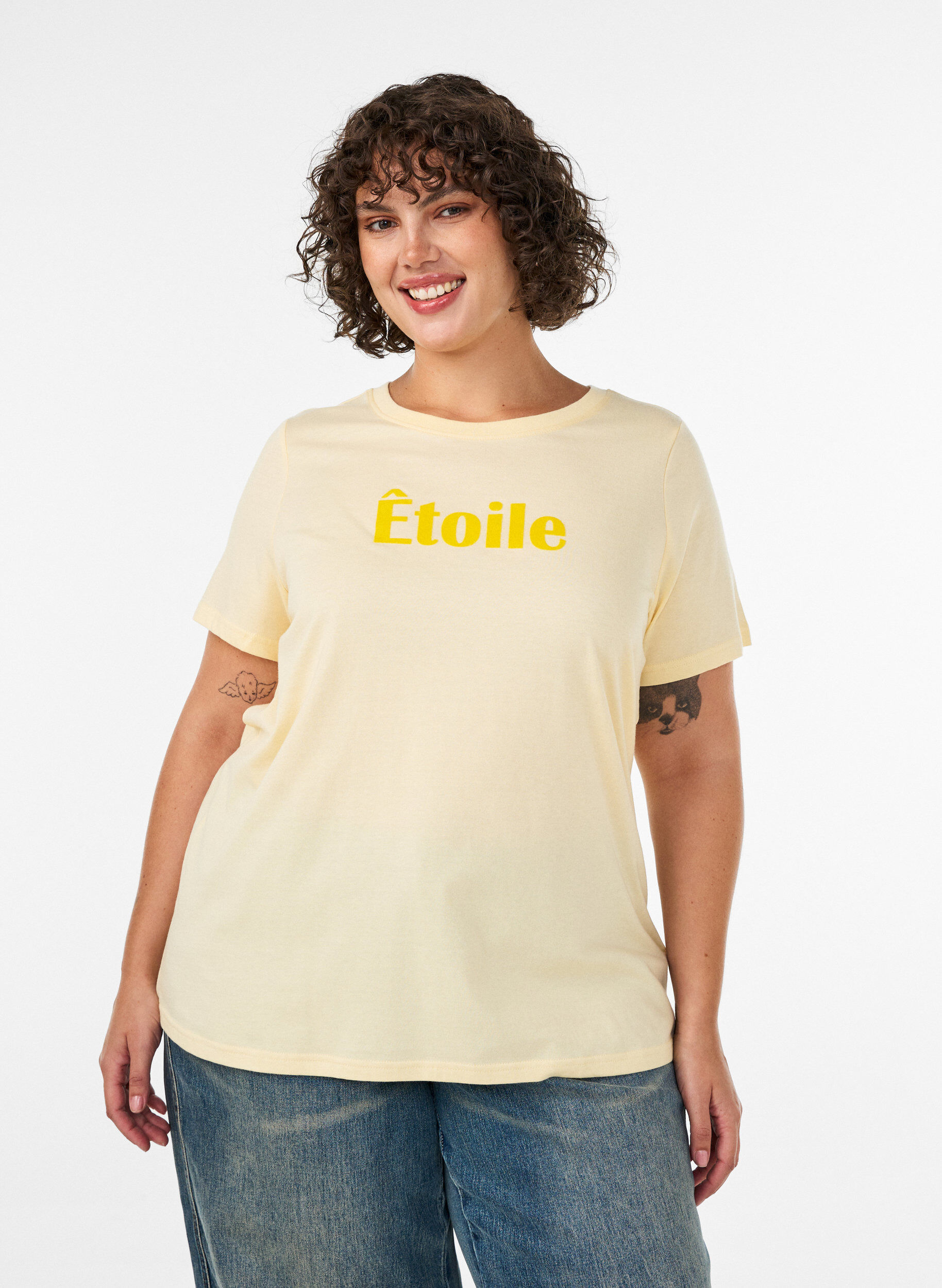 ZizziT-shirt i &oslash;kologisk bomuld med velourtekst, Gul, Model image number 0