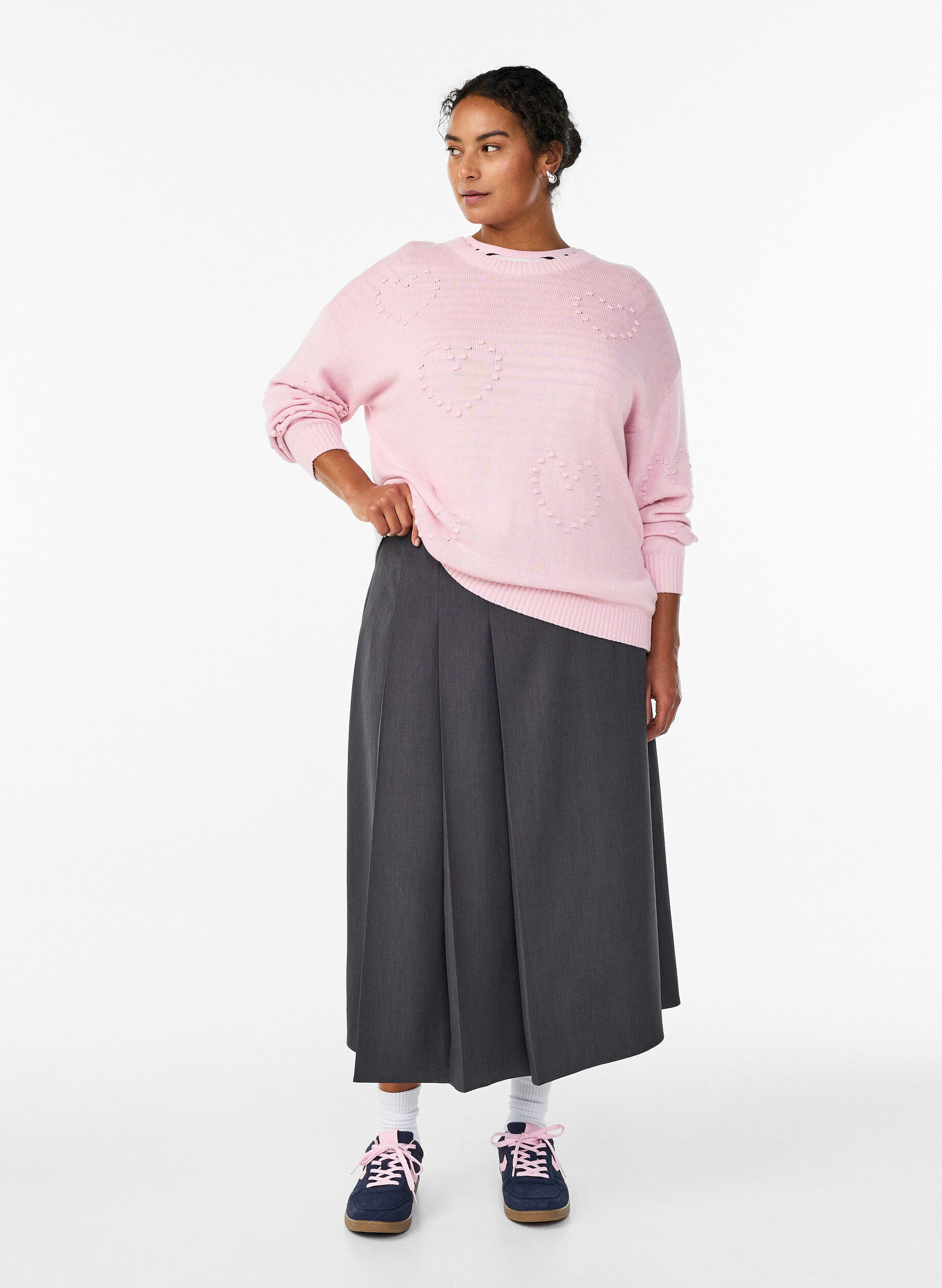 Midinederdel med brede l&aelig;g, Gr&aring;, Model