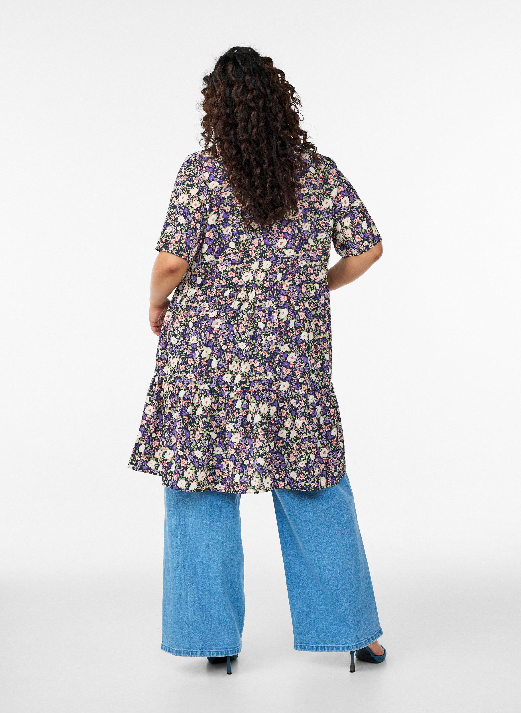 Zizzi Kort&aelig;rmet kjole med a-snit og sk&aelig;ringer, Lilla, Model image number 2