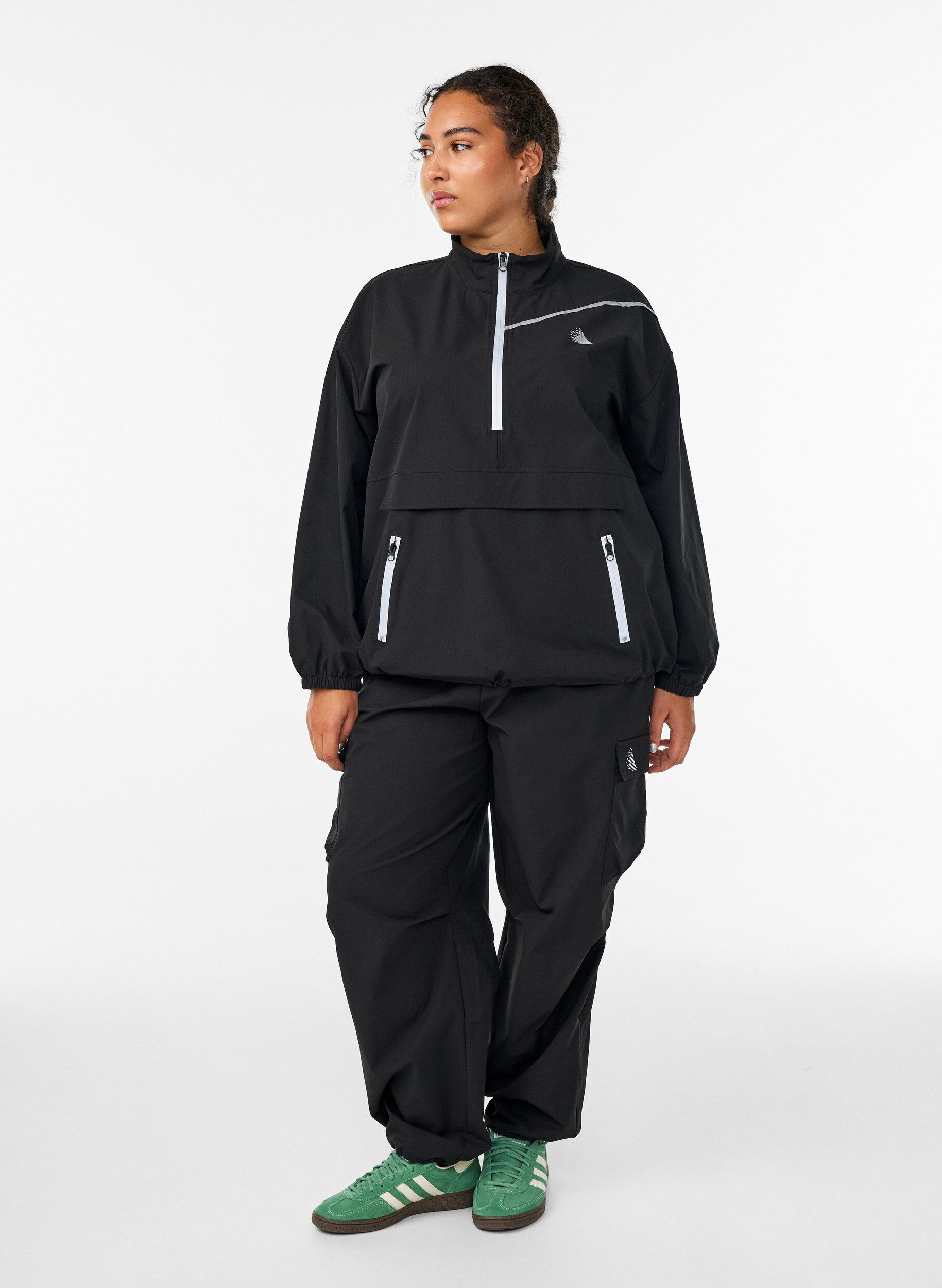 Trackpants med cargolommer, Sort, Model