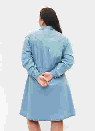 Denimkjole med knapper og lange ærmer, Light blue denim, Model image number 1