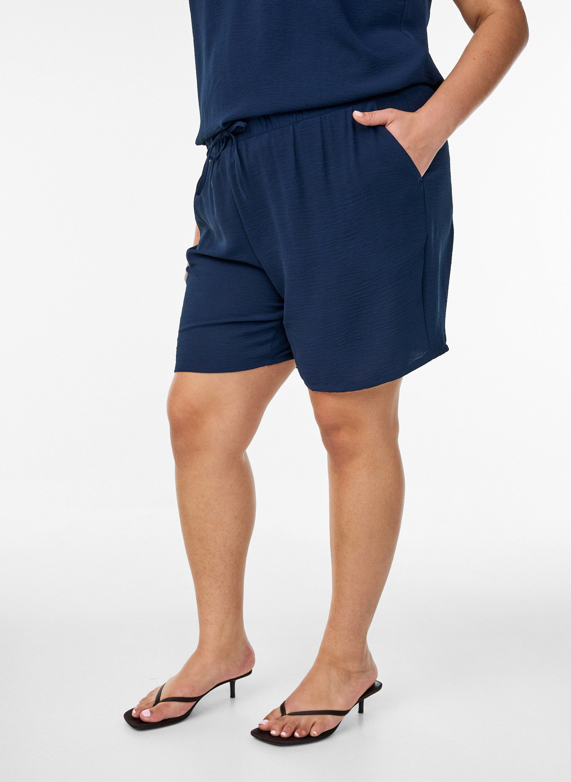 ZizziShorts med lommer og elastik i taljen, Bl&aring;, Model image number 3