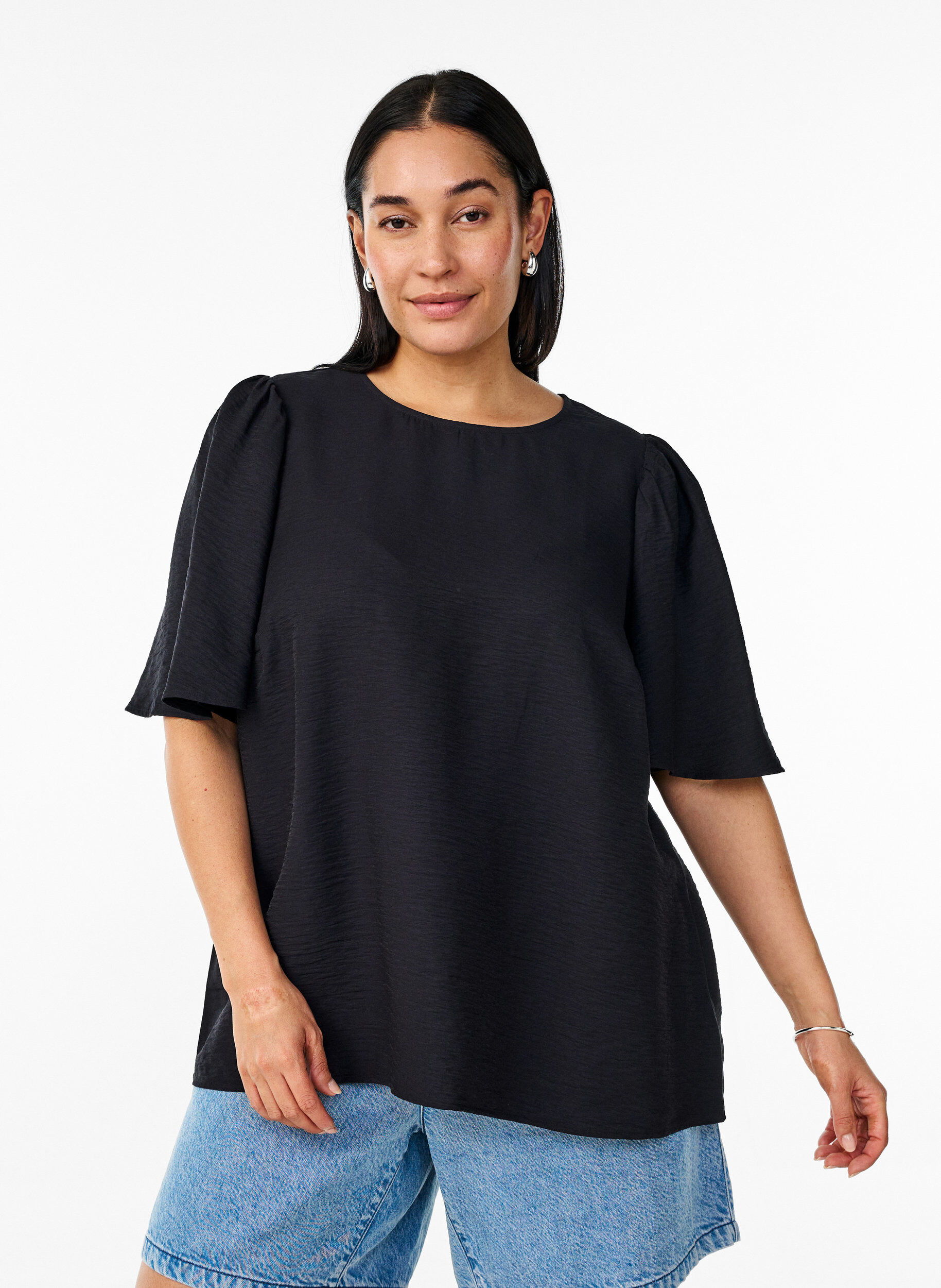 Zizzi Bluse med korte, vide &aelig;rmer, Sort, Model image number 0