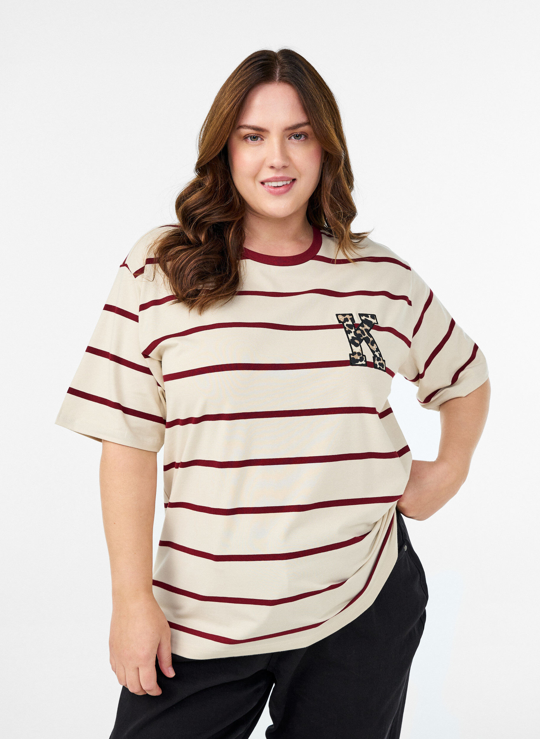 Zizzi T-shirt med striber og leoparddetalje, Beige, Model image number 0