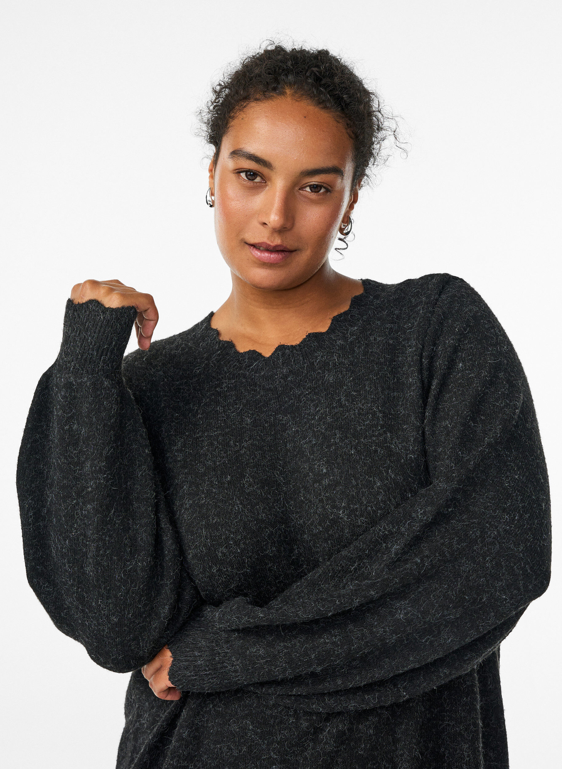 ZizziKort strikkjole med b&oslash;lgede kanter og slidser, Gr&aring;, Model image number 2