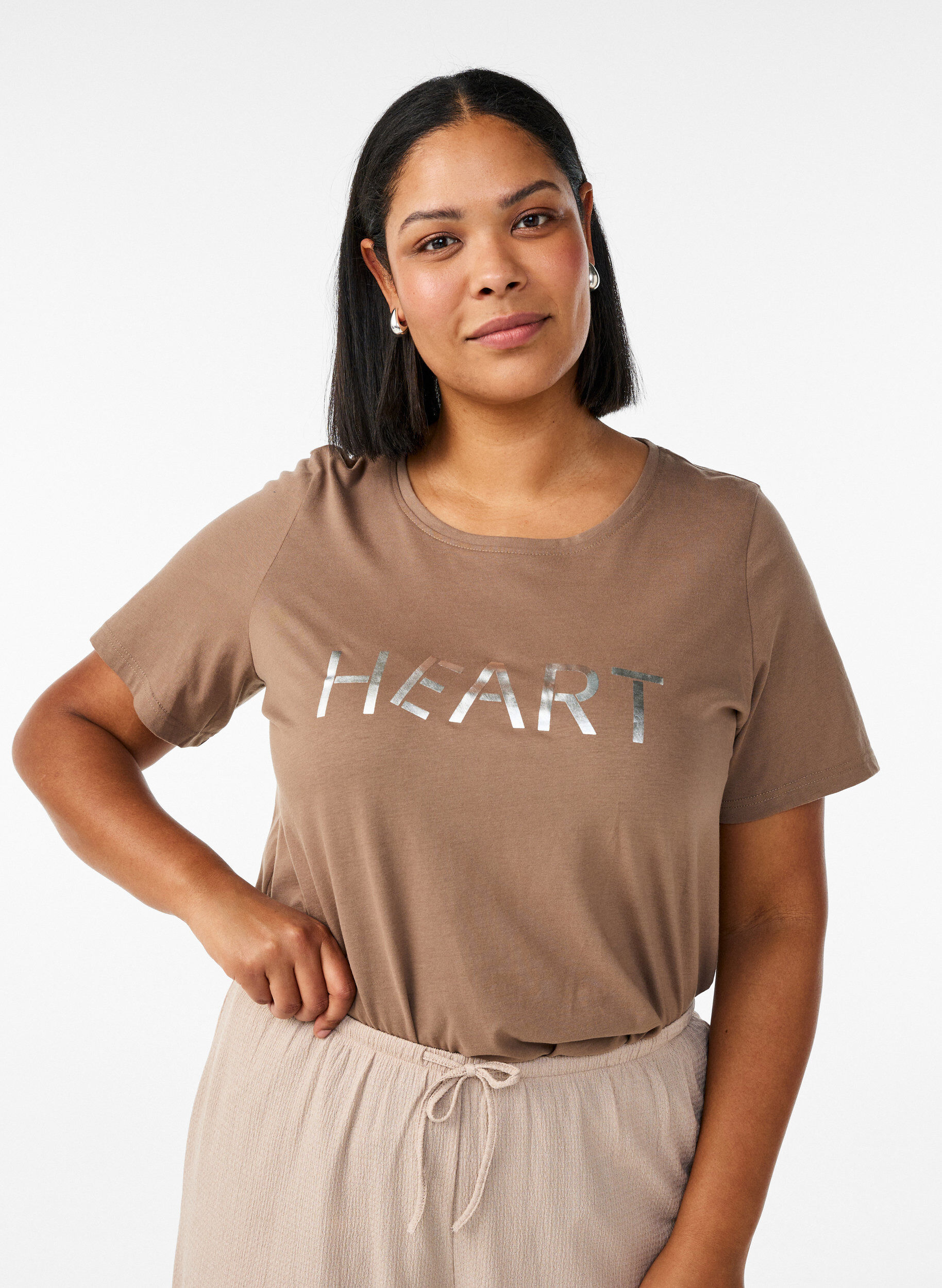 T-shirt med motiv, Brun, Model