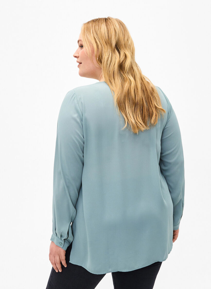 Ensfarvet skjorte med v-udskæring, Chinois Green, Model image number 1