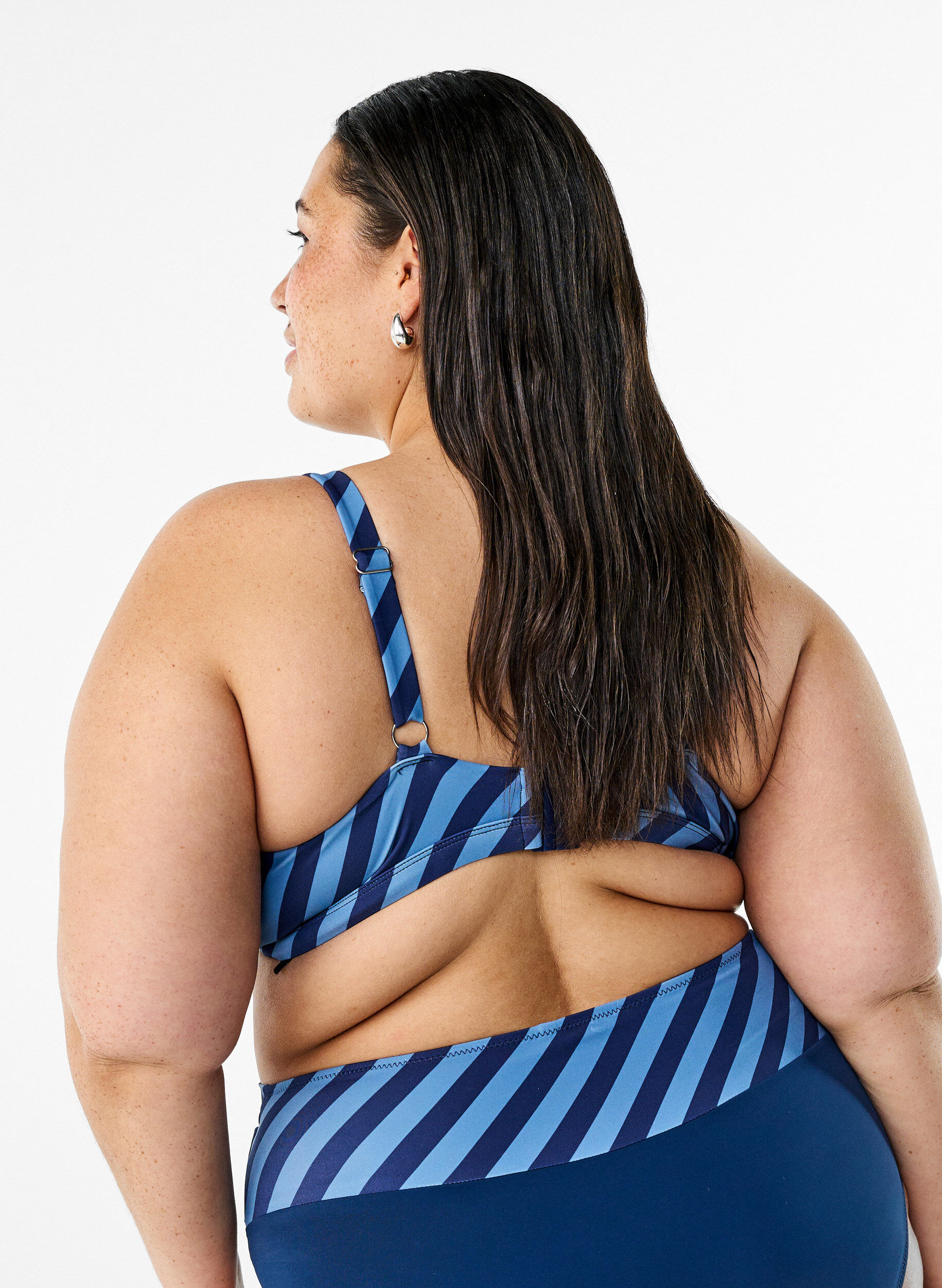 Zizzi Trekantet bikinioverdel med striber og wrap-detalje, Bl&aring;, Model image number 2