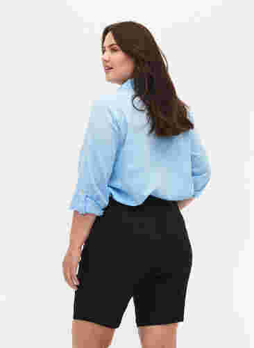 Slim fit Emily shorts med normal talje, Black solid, Model image number 1